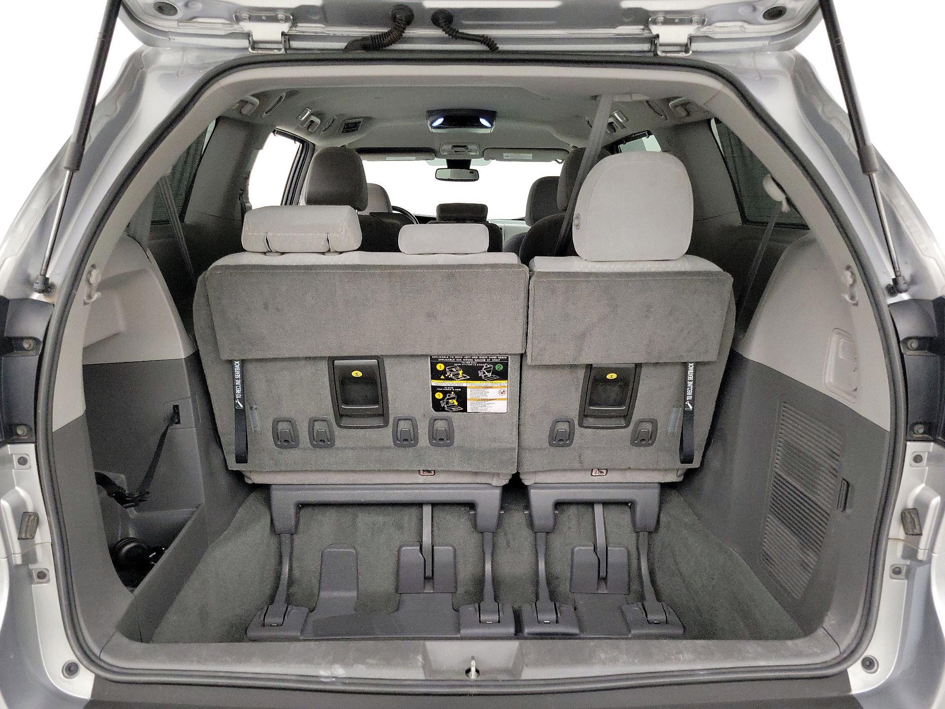 Thumbnail: 2018 Toyota Sienna - 20