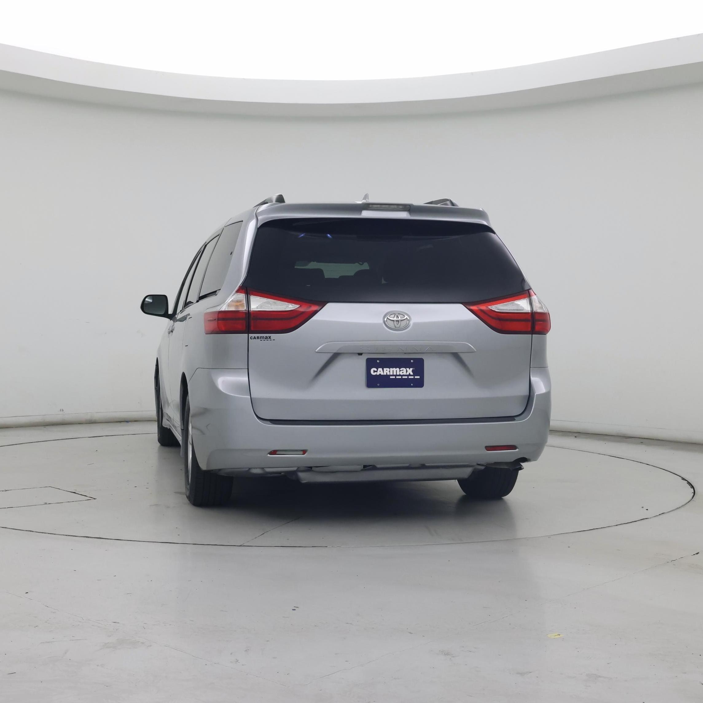 Thumbnail: 2018 Toyota Sienna - 6