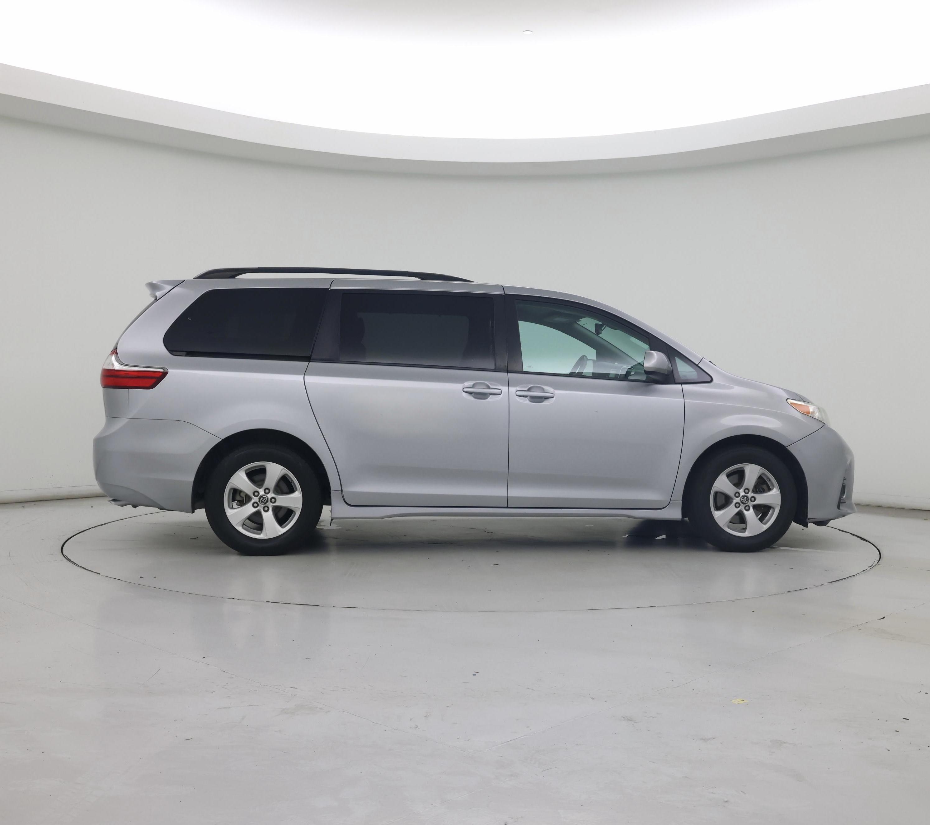 Thumbnail: 2018 Toyota Sienna - 7