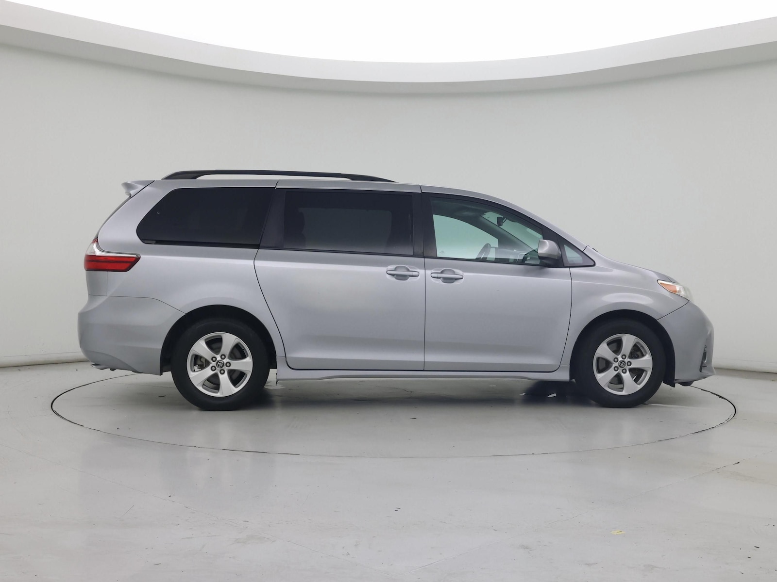 2018 Toyota Sienna LE - Photo 8