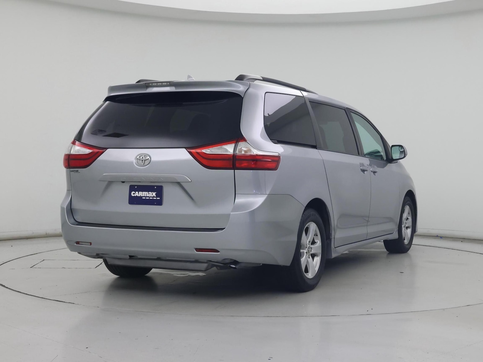 2018 Toyota Sienna LE - Photo 9