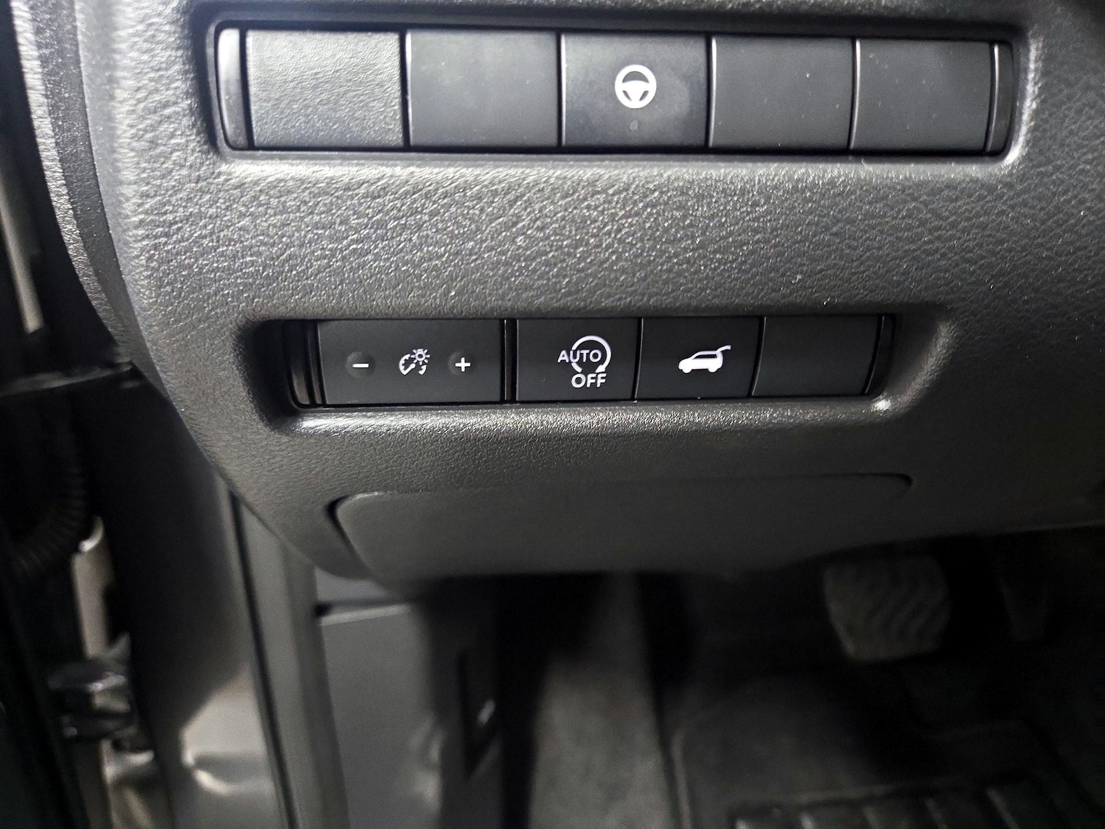 2025 Nissan Rogue SV - Photo 14