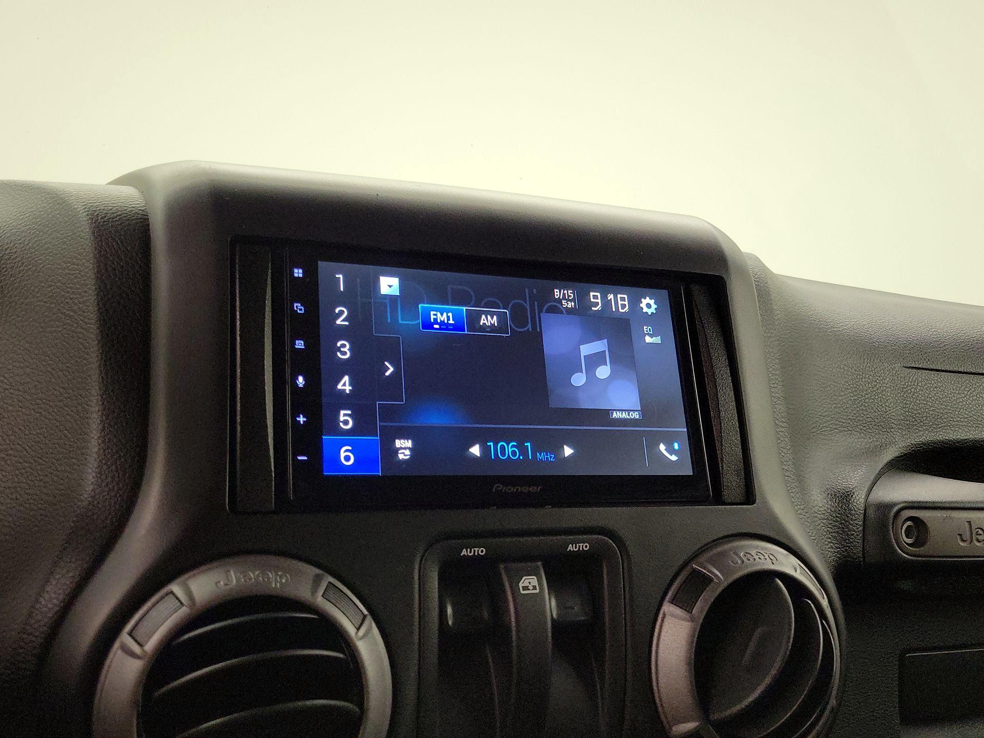 Thumbnail: 2017 Jeep Wrangler - 14