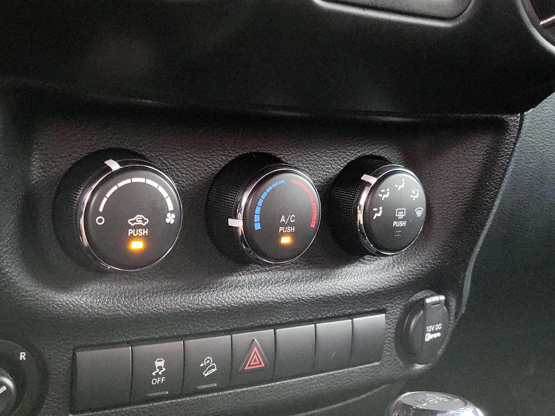 Thumbnail: 2017 Jeep Wrangler - 15