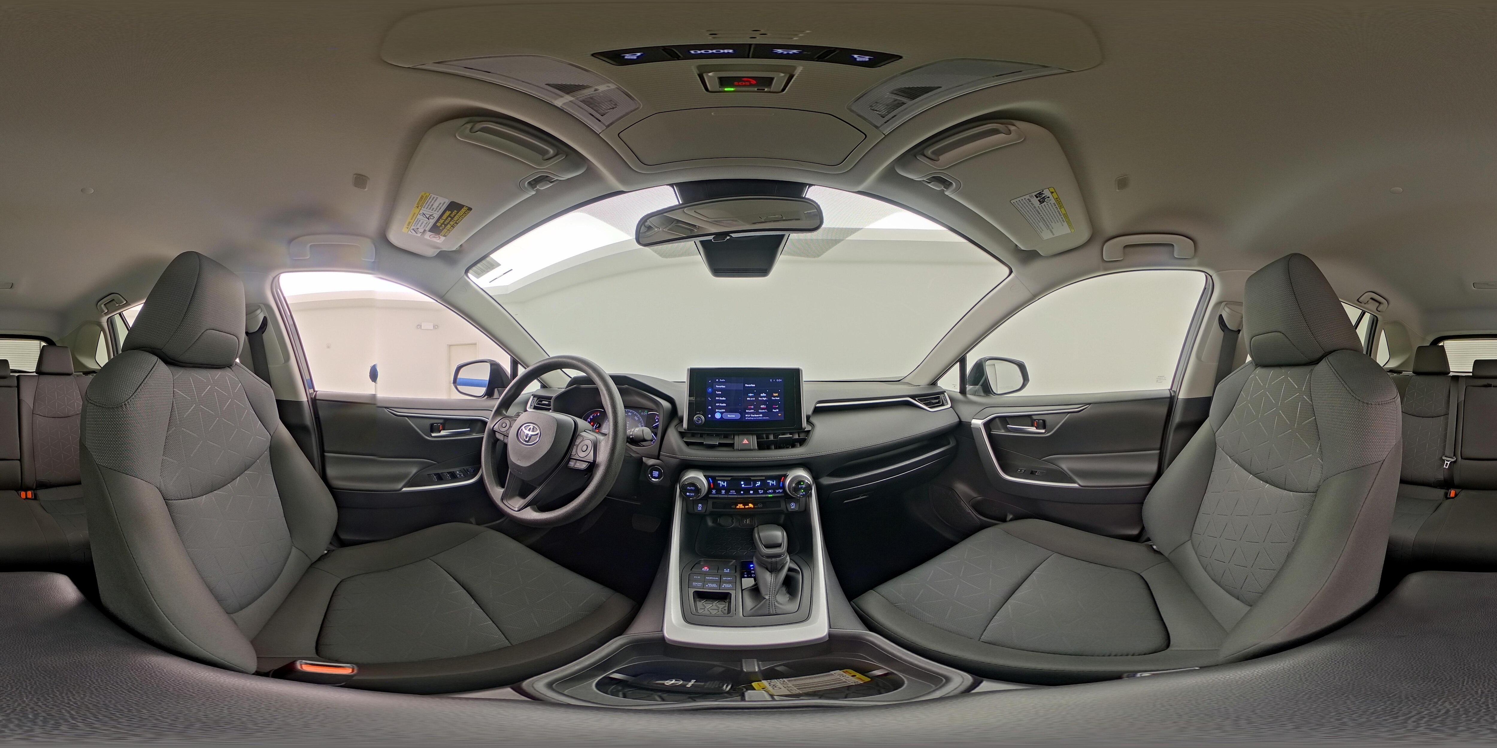 2025 Toyota RAV4 XLE - Photo 23