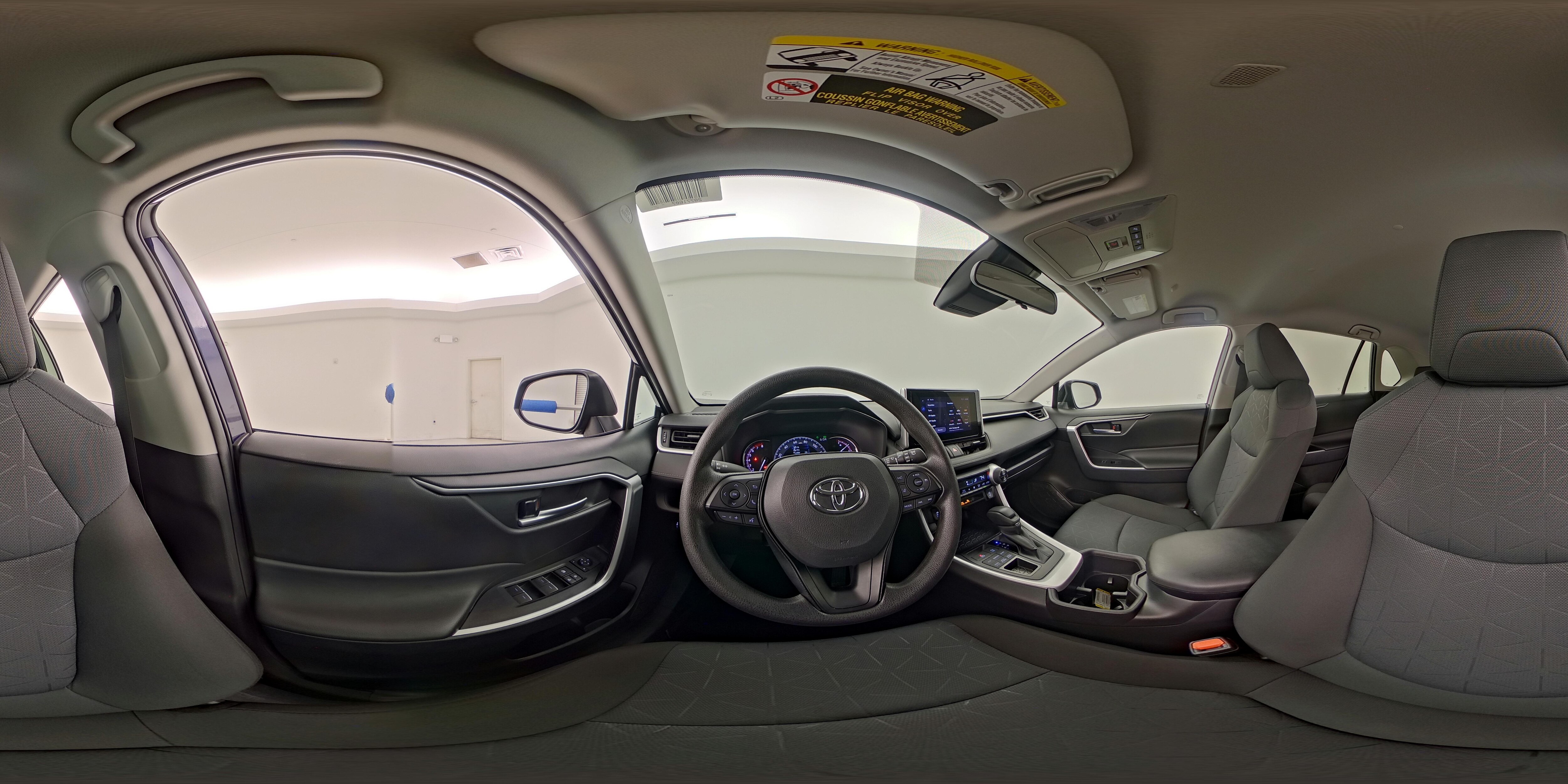 2025 Toyota RAV4 XLE - Photo 25