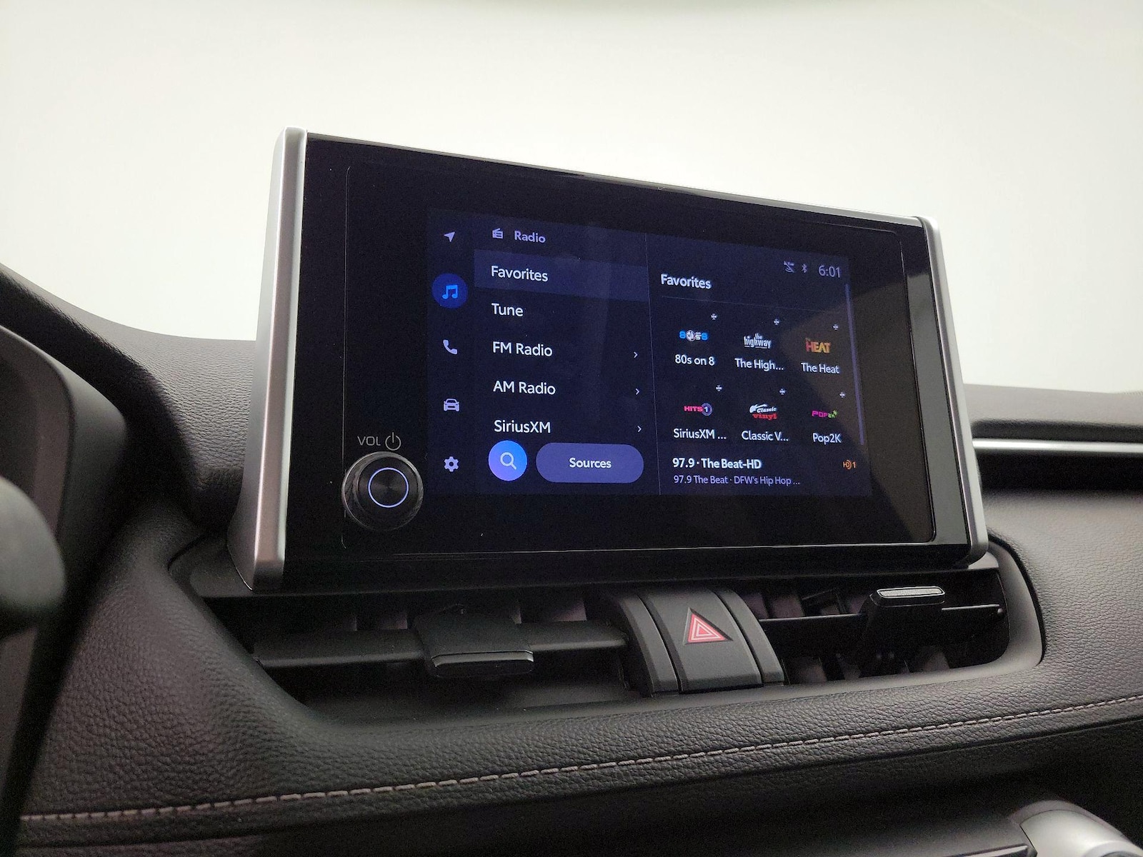 2025 Toyota RAV4 XLE - Photo 16