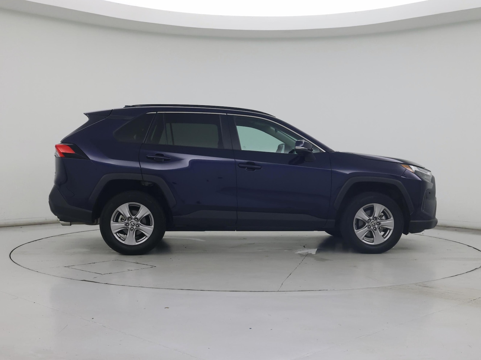 2025 Toyota RAV4 XLE - Photo 8