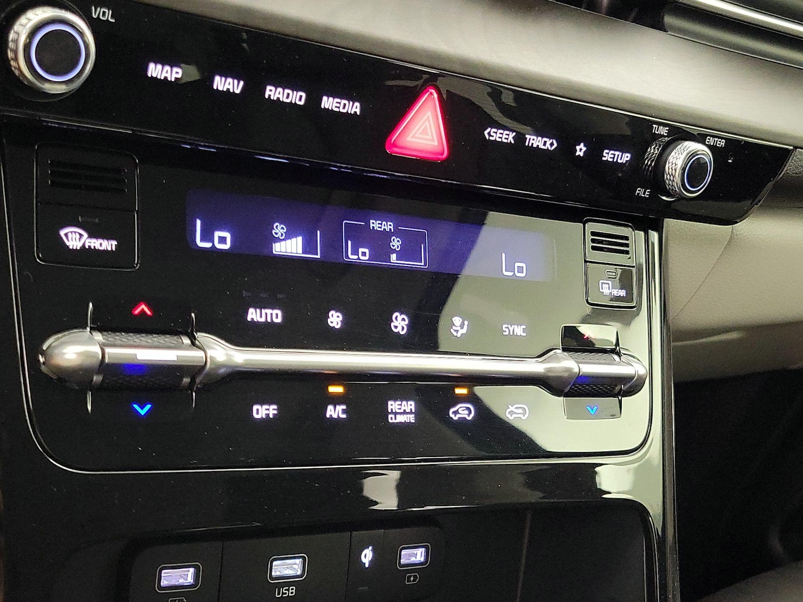 2024 Kia Carnival SX - Photo 17