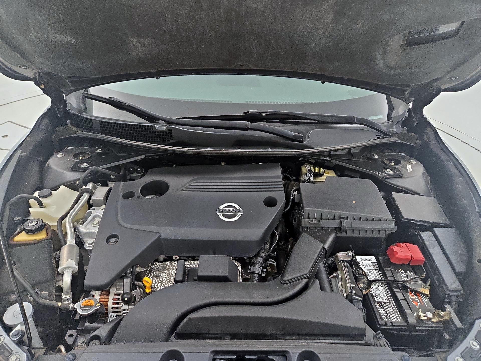 Thumbnail: 2014 Nissan Altima - 18