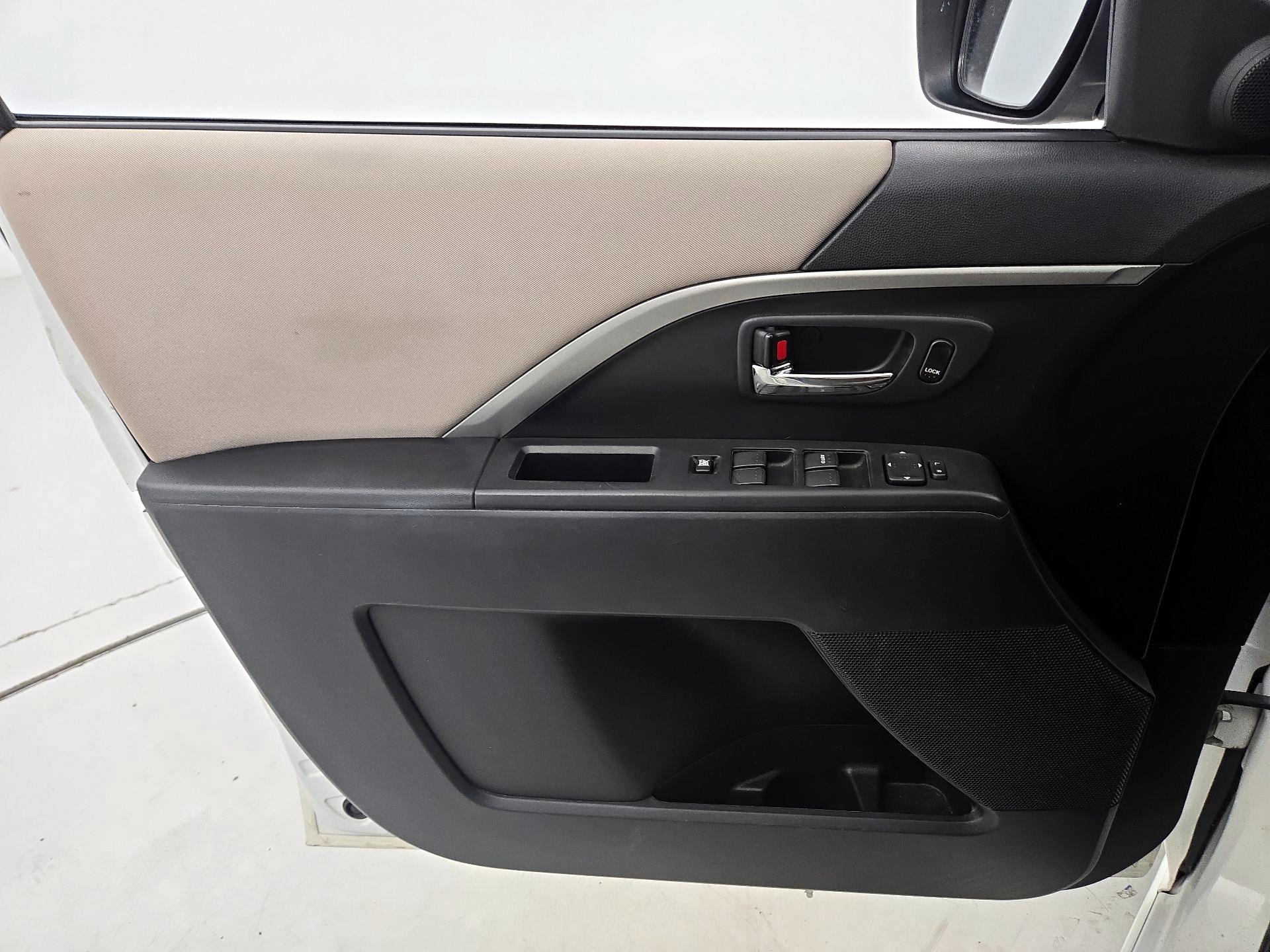 Thumbnail: 2014 Mazda Mazda5 - 12