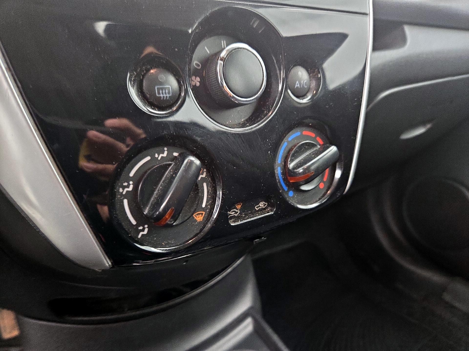 Thumbnail: 2015 Nissan Versa Note - 15