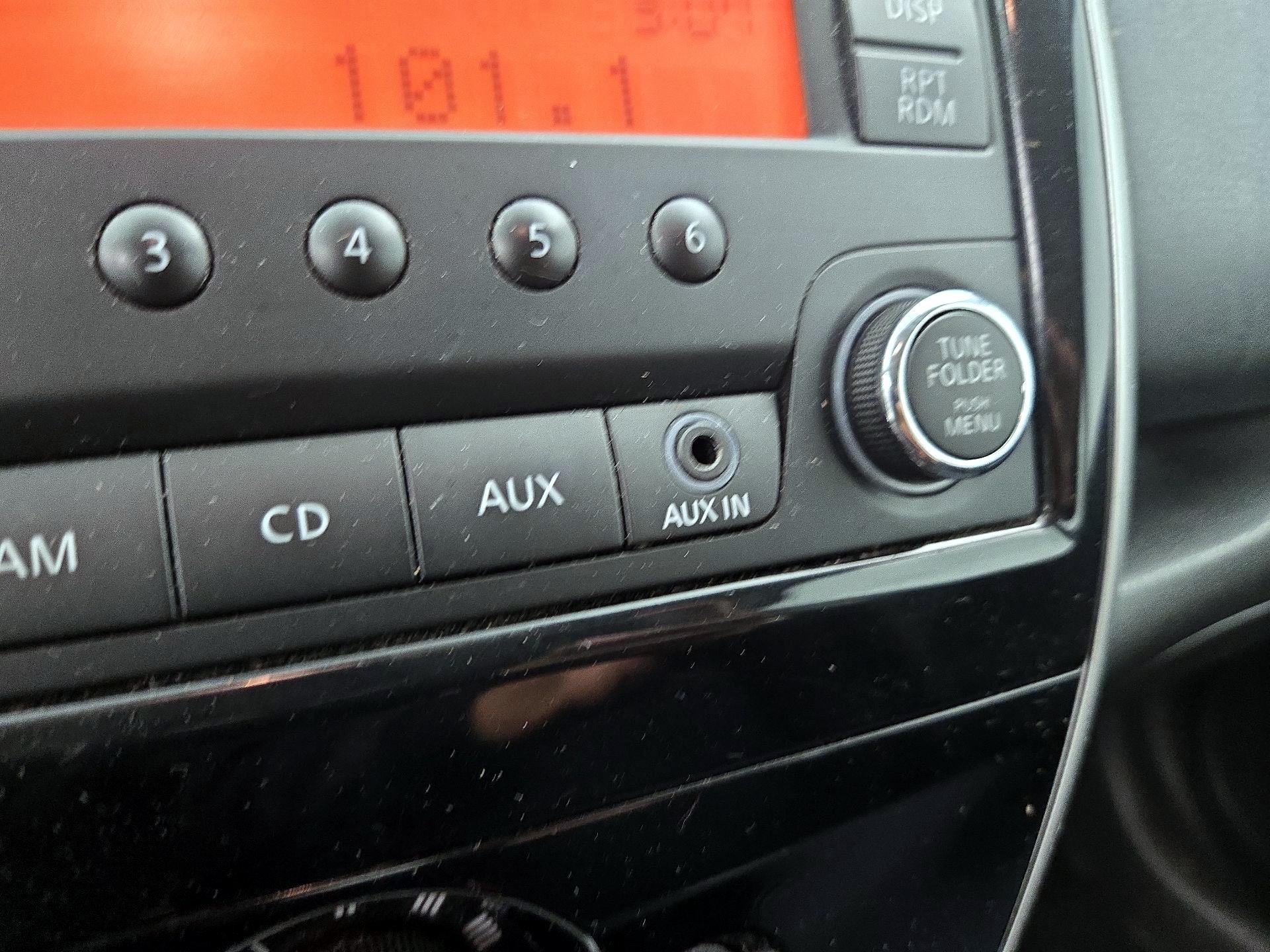 Thumbnail: 2015 Nissan Versa Note - 17