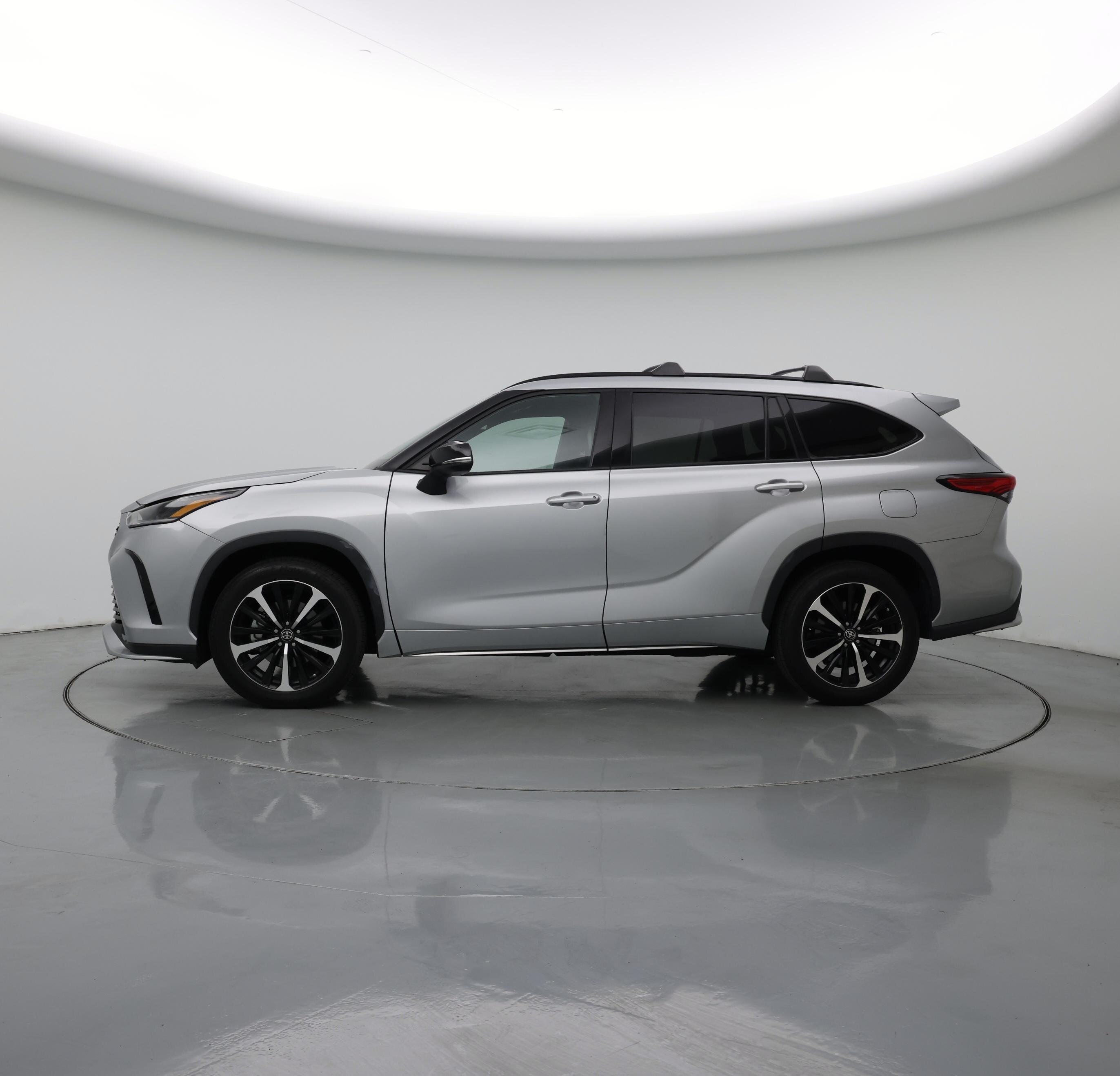 Thumbnail: 2022 Toyota Highlander - 3