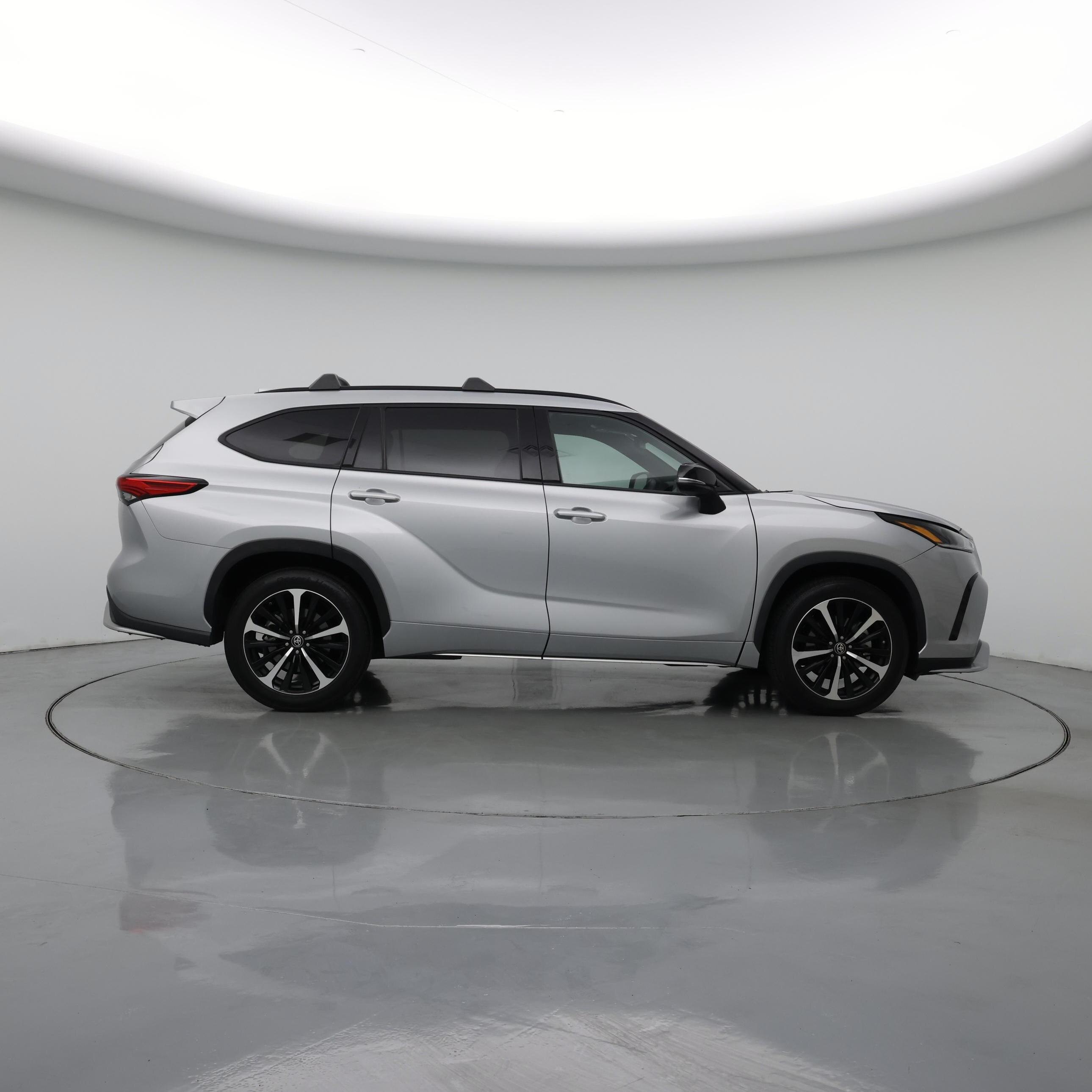 Thumbnail: 2022 Toyota Highlander - 7