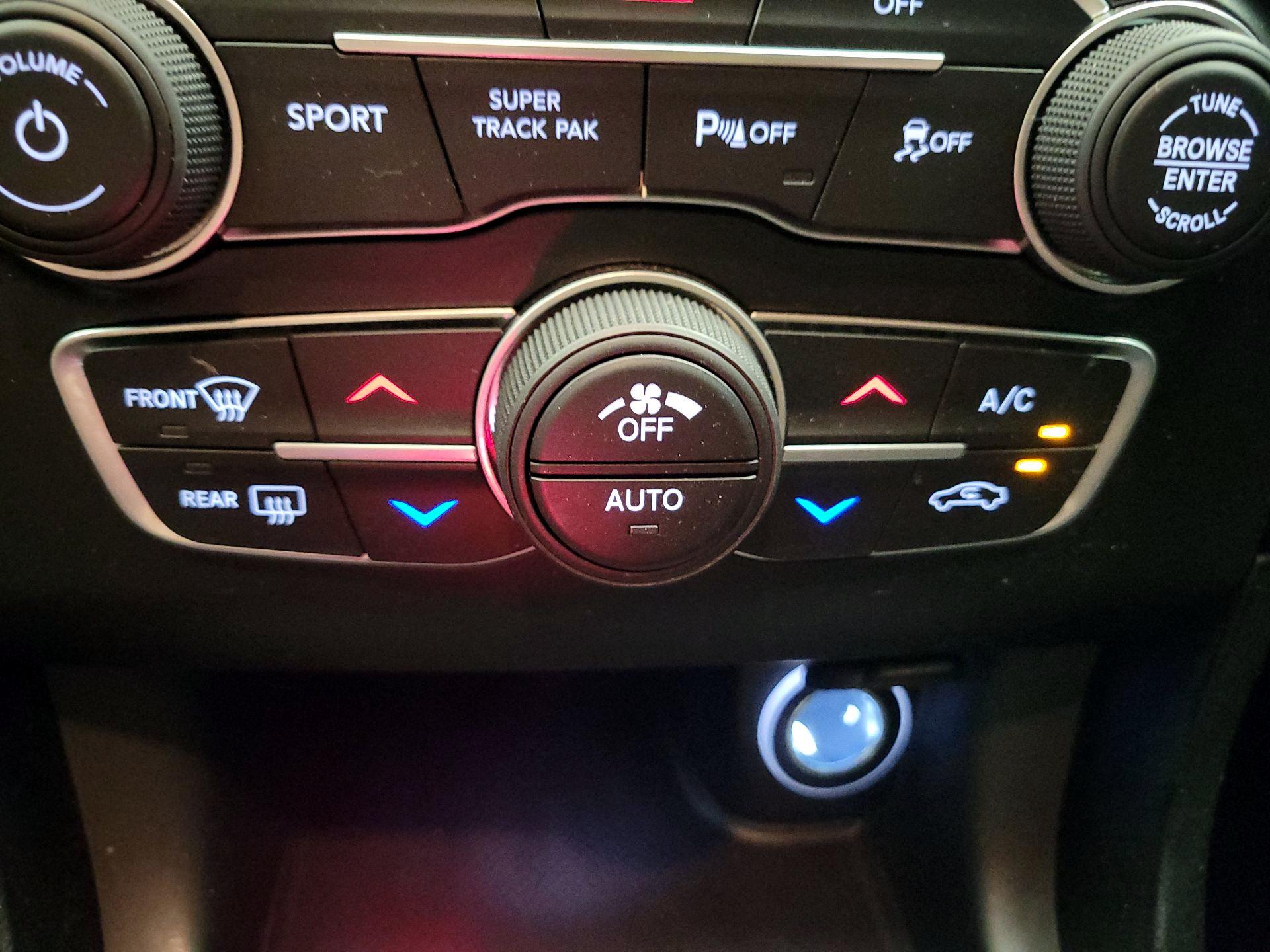 Thumbnail: 2022 Dodge Charger - 16