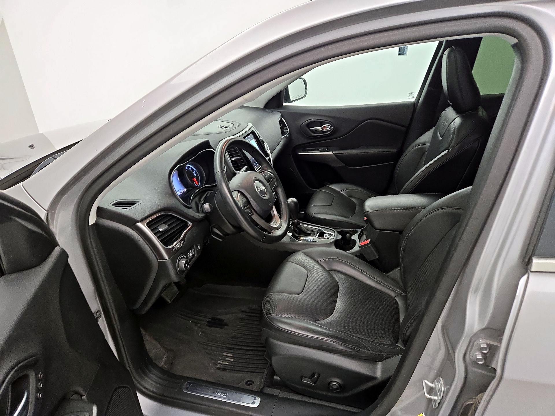 Thumbnail: 2019 Jeep Cherokee - 9