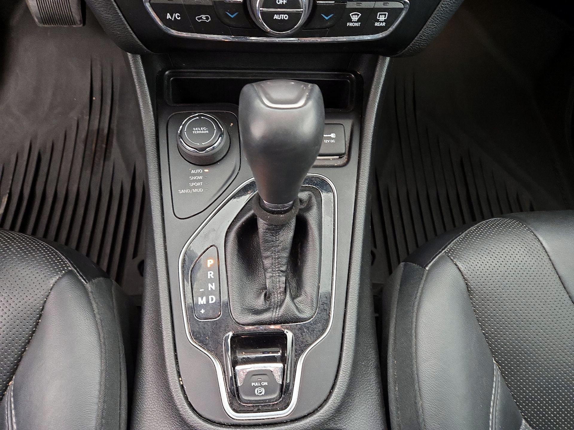 Thumbnail: 2019 Jeep Cherokee - 16