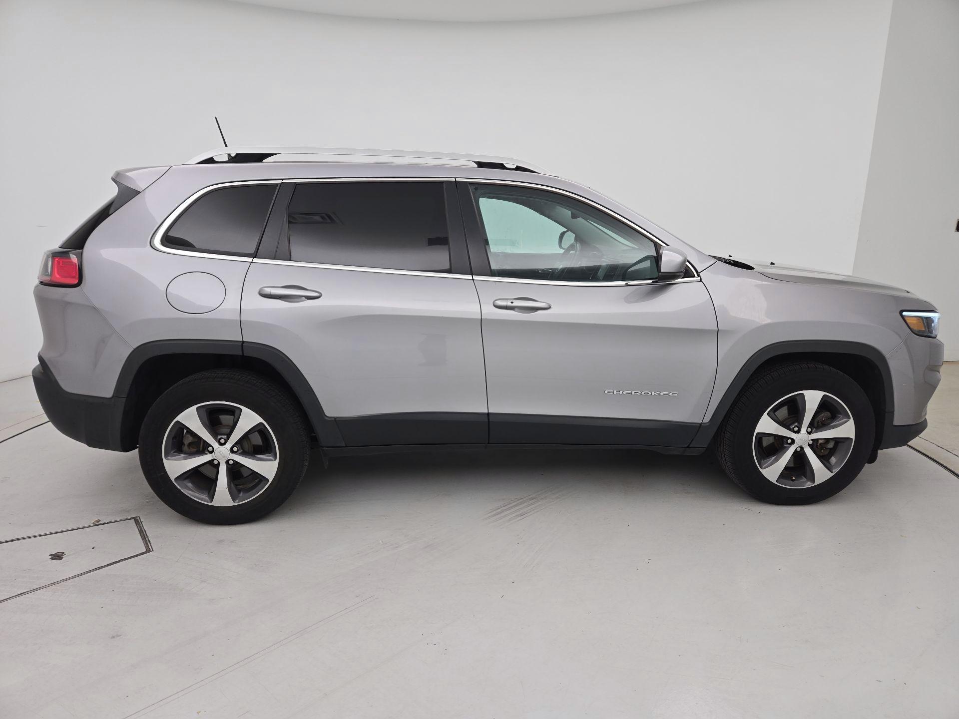 Thumbnail: 2019 Jeep Cherokee - 4
