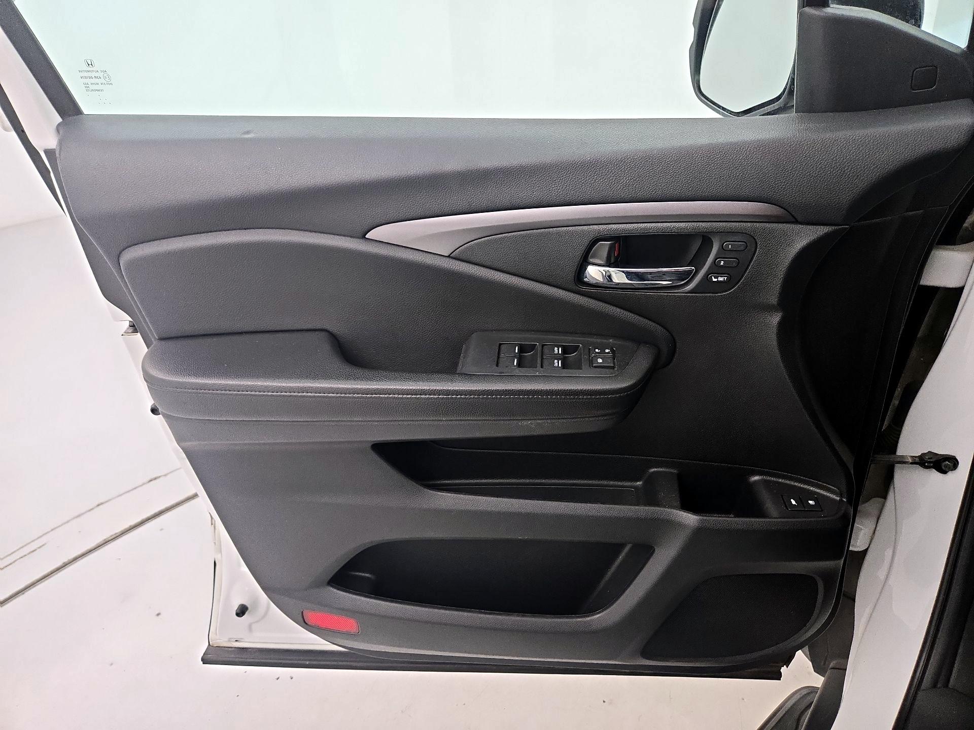 Thumbnail: 2020 Honda Passport - 10