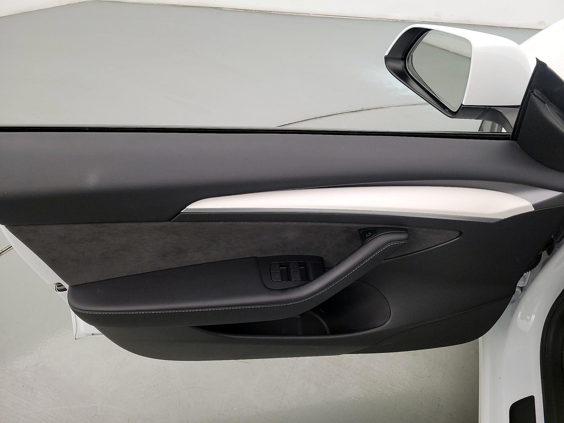 Thumbnail: 2023 Tesla Model 3 - 12