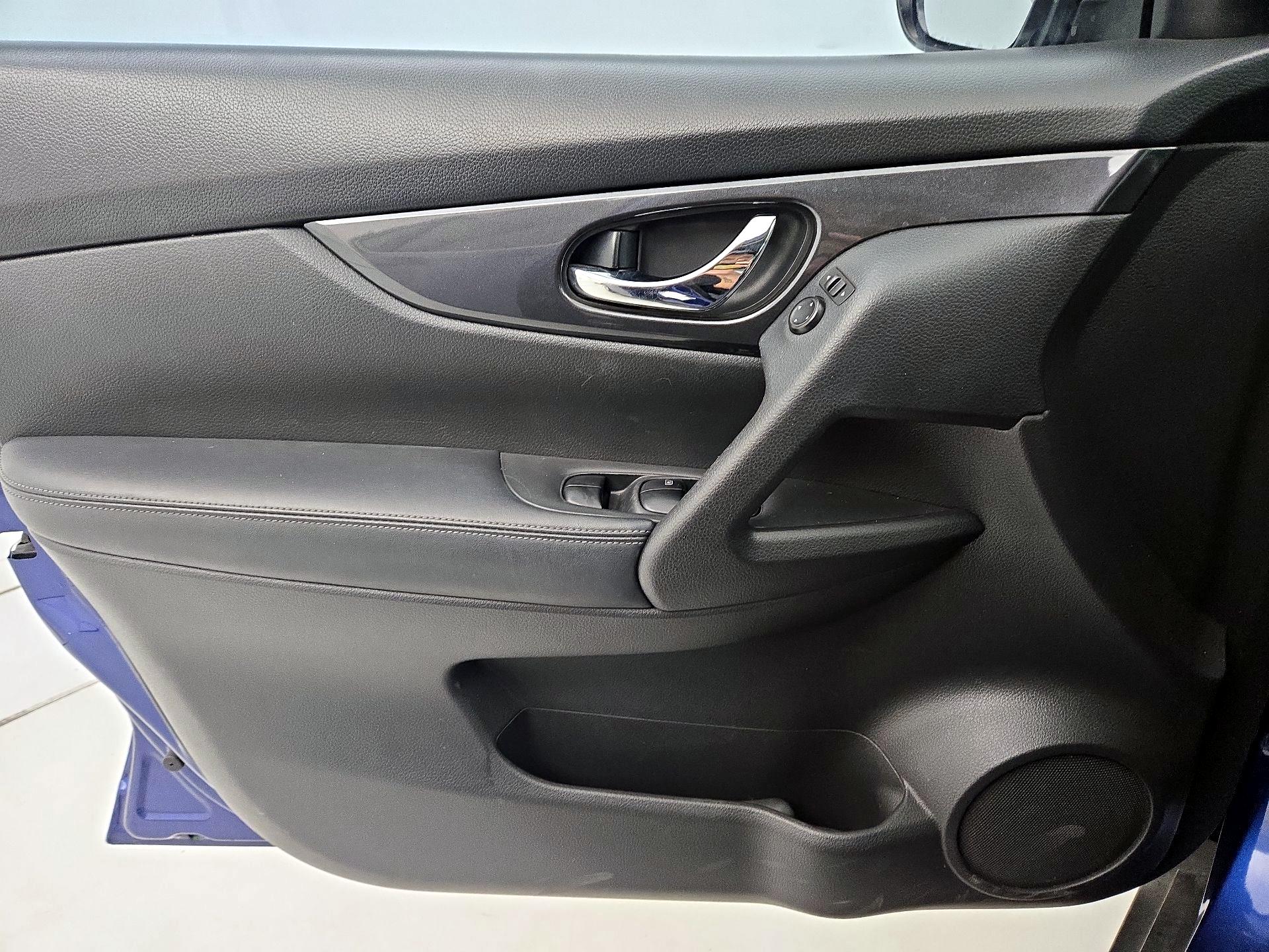 Thumbnail: 2018 Nissan Rogue - 10