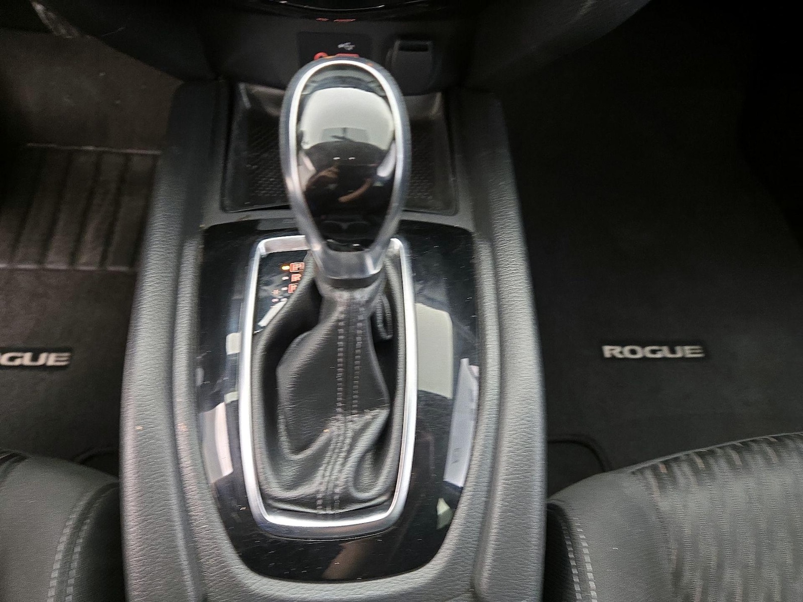 2018 Nissan Rogue SV - Photo 16