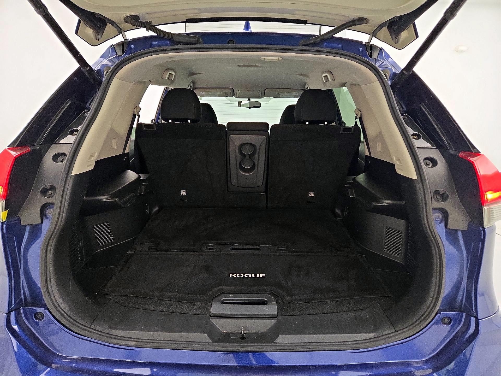 Thumbnail: 2018 Nissan Rogue - 18