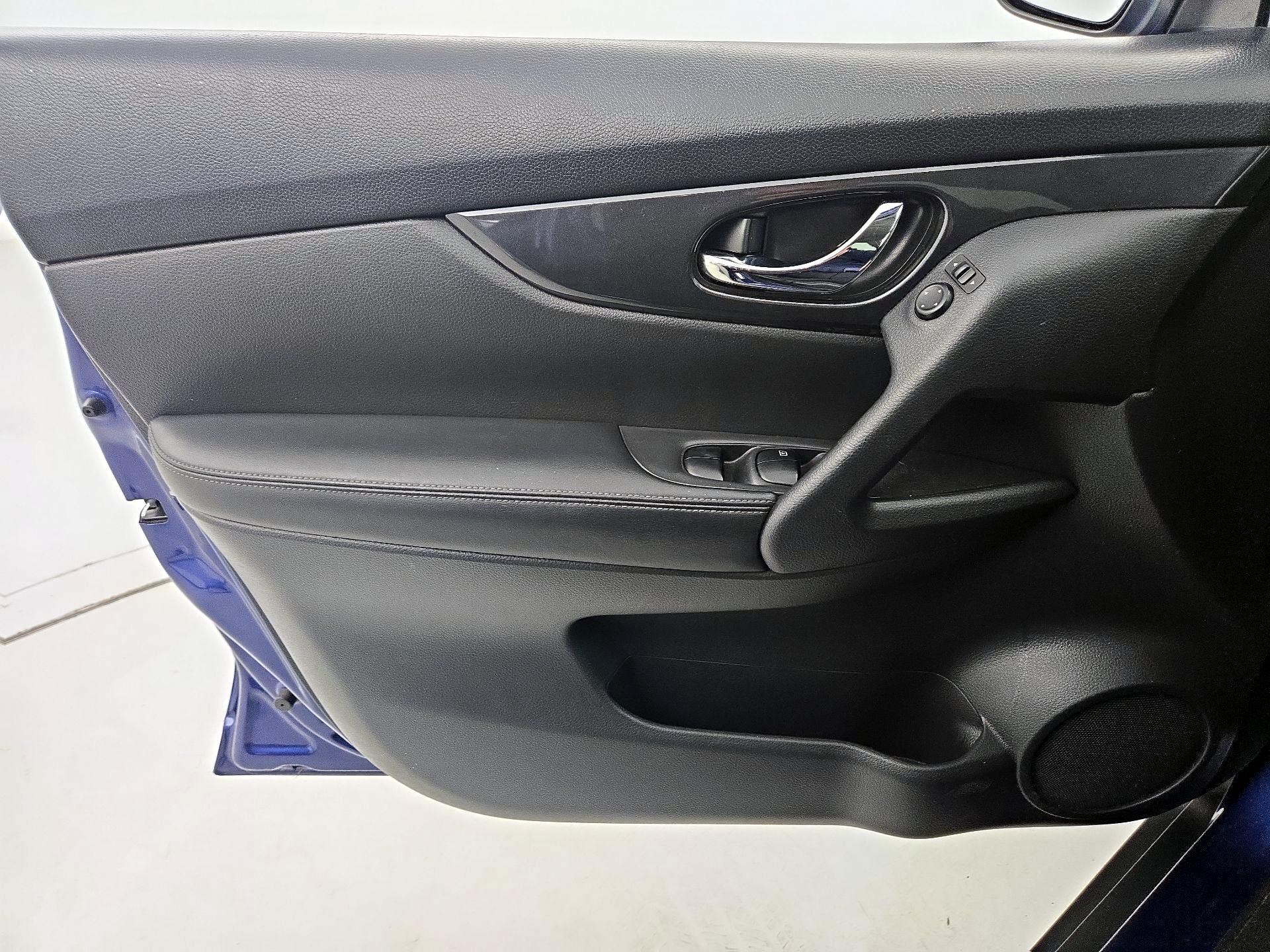 Thumbnail: 2018 Nissan Rogue - 12