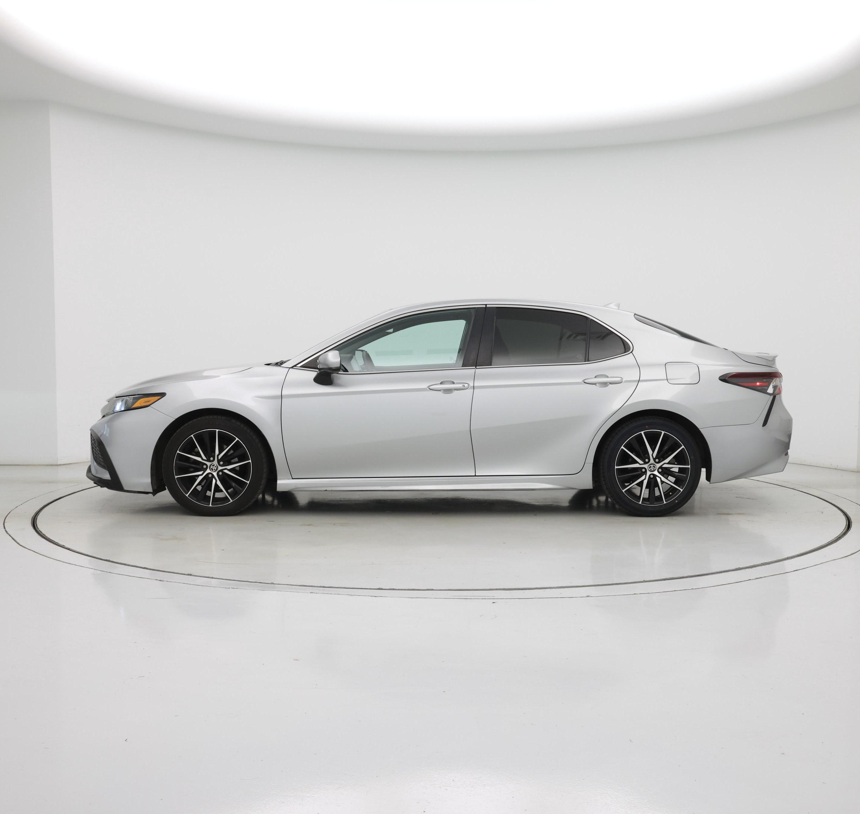 Thumbnail: 2021 Toyota Camry - 3