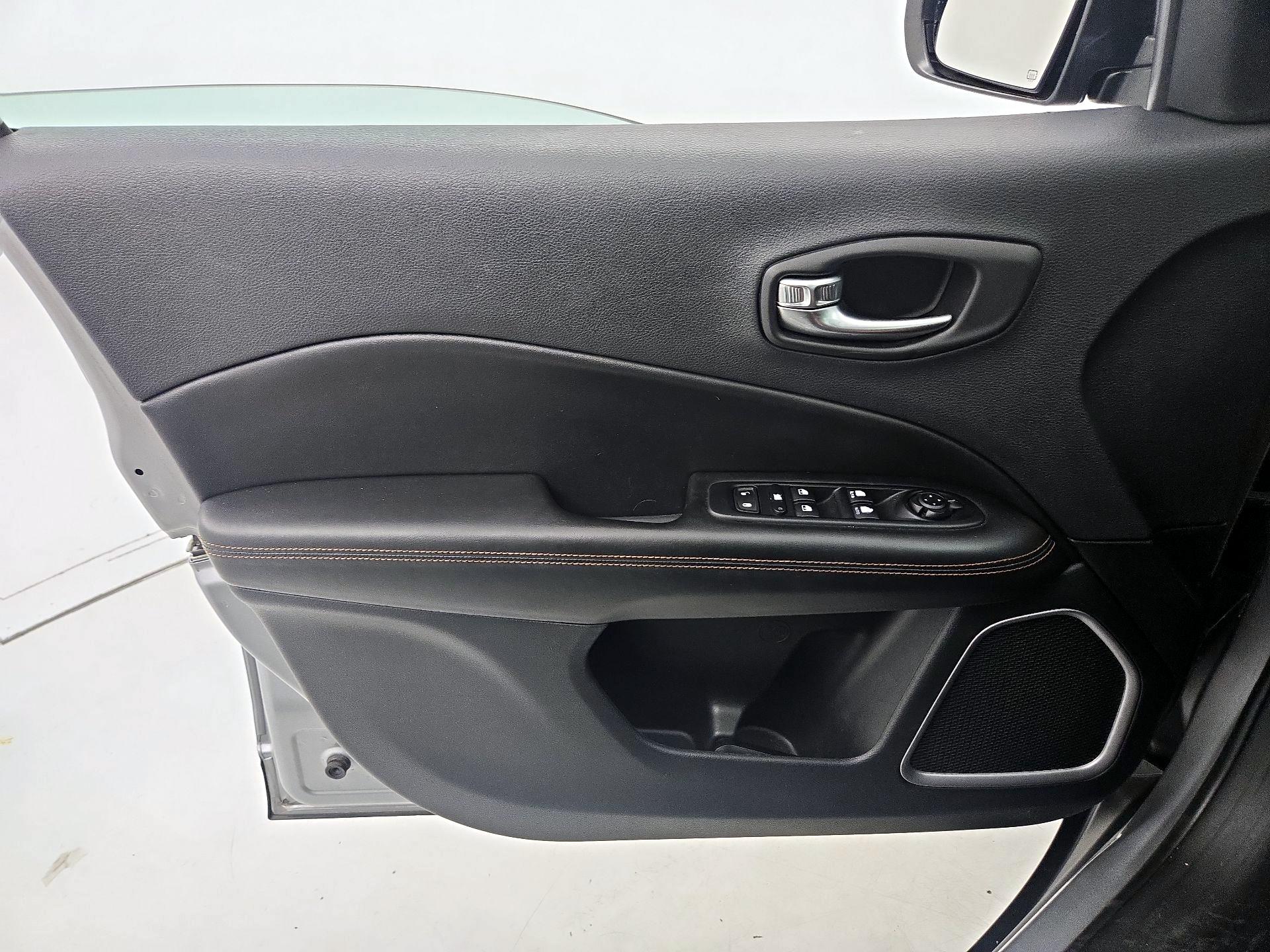 Thumbnail: 2019 Jeep Compass - 12