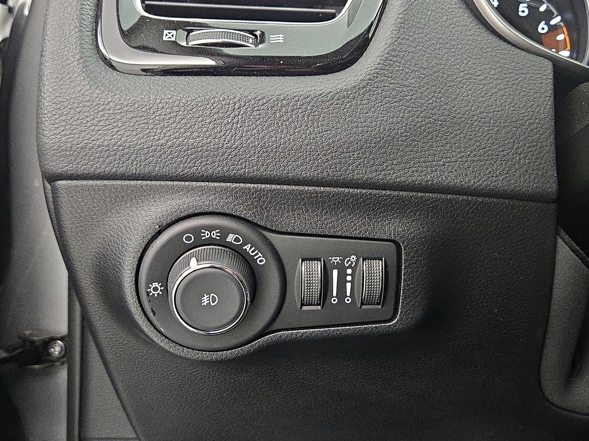 Thumbnail: 2019 Jeep Compass - 13