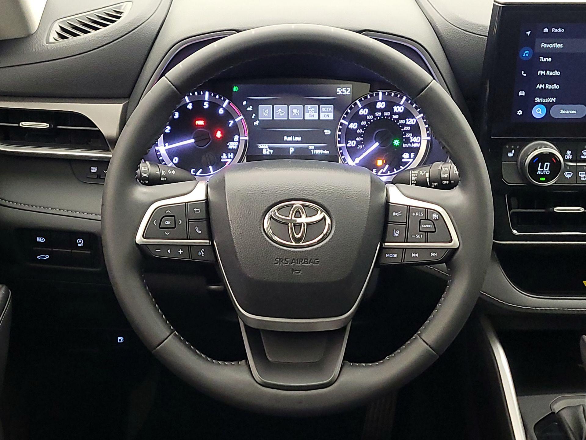 Thumbnail: 2023 Toyota Highlander - 10
