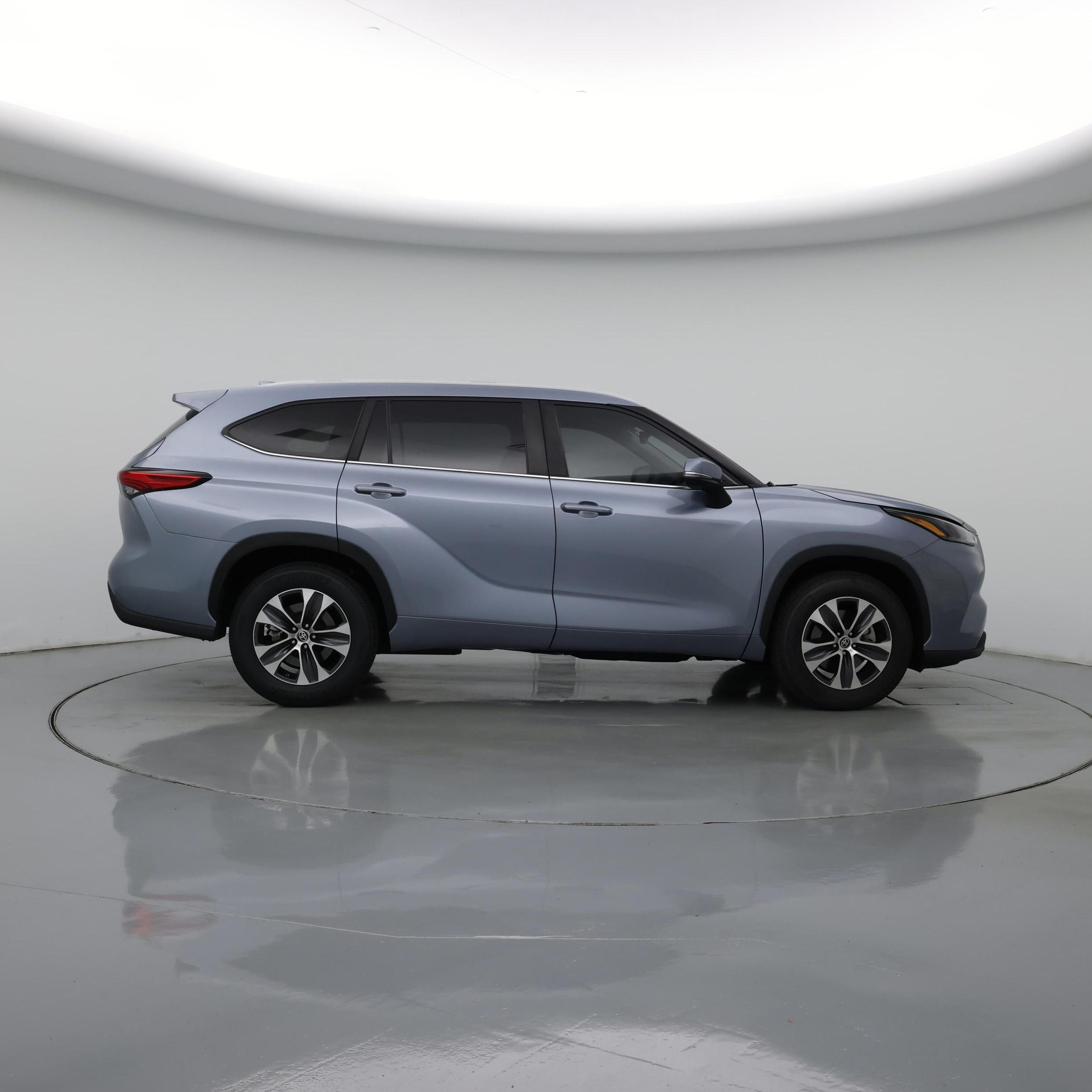 Thumbnail: 2023 Toyota Highlander - 7