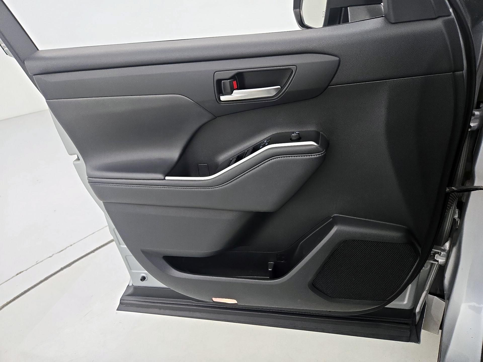 Thumbnail: 2021 Toyota Highlander - 12