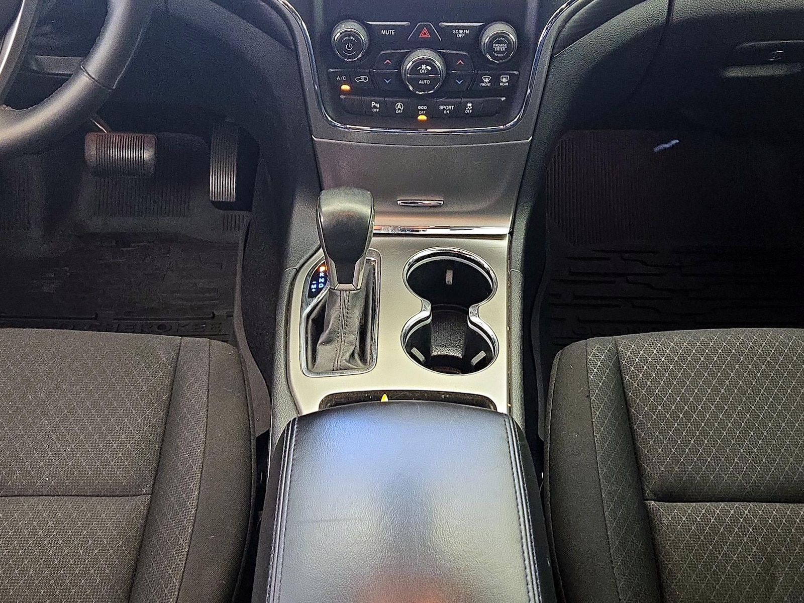 2020 Jeep Grand Cherokee Laredo E - Photo 16