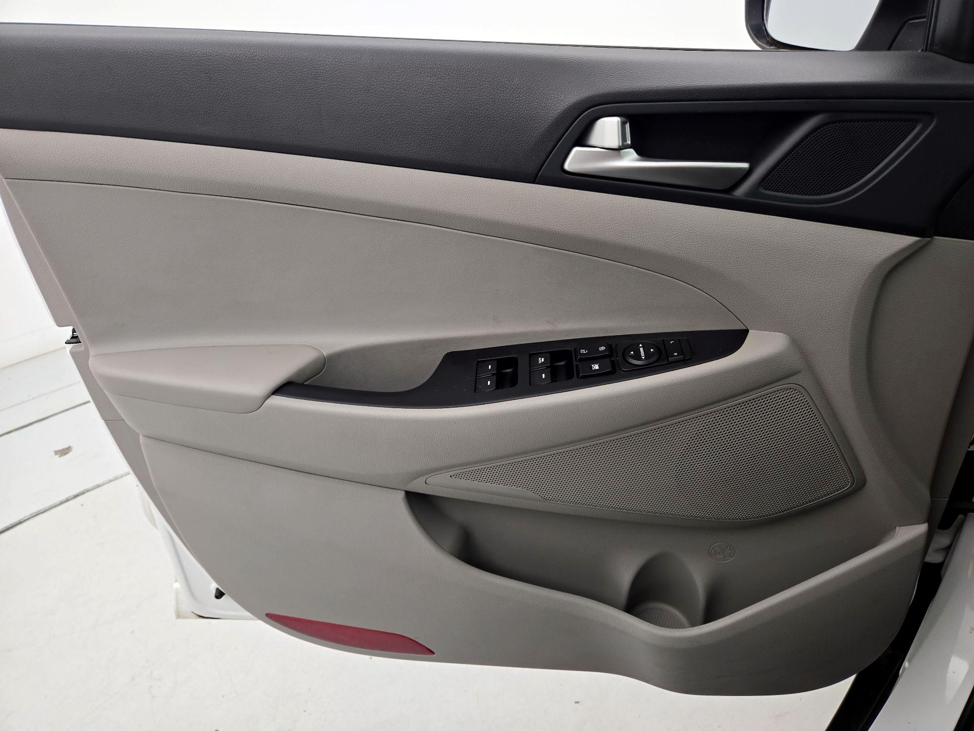 Thumbnail: 2020 Hyundai Tucson - 10