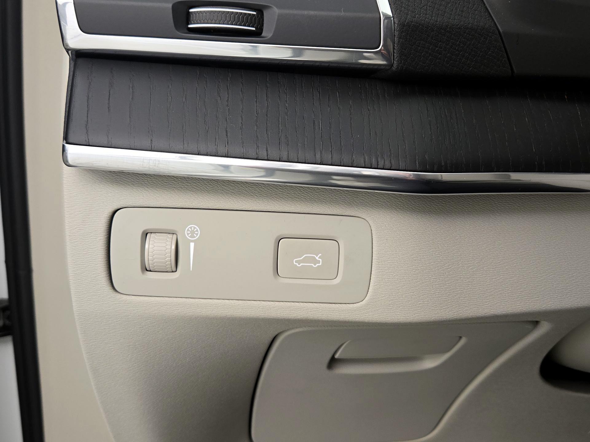 Thumbnail: 2020 Volvo XC90 - 13