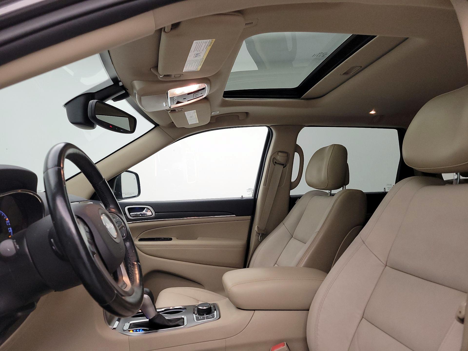 Thumbnail: 2020 Jeep Grand Cherokee - 20