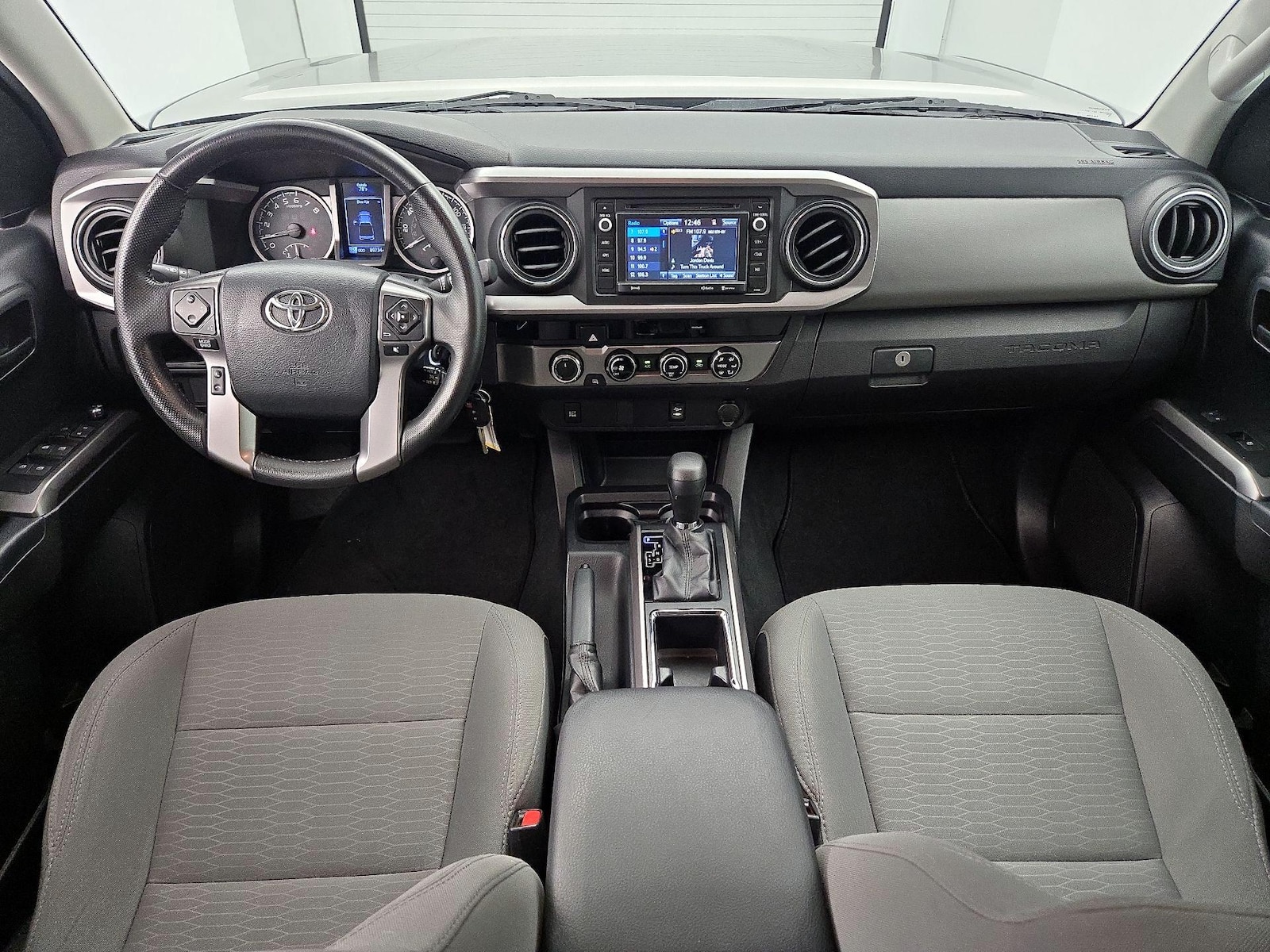 2017 Toyota Tacoma SR5 - Photo 10