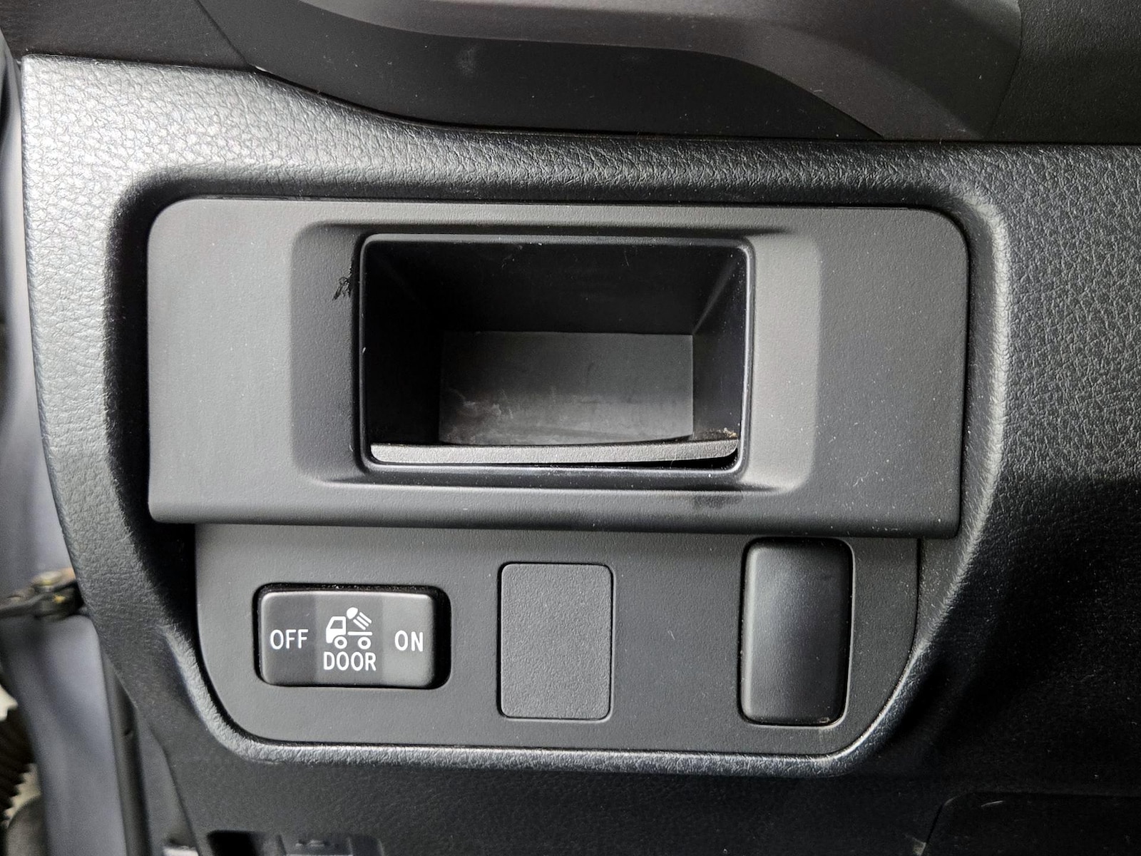 2017 Toyota Tacoma SR5 - Photo 14