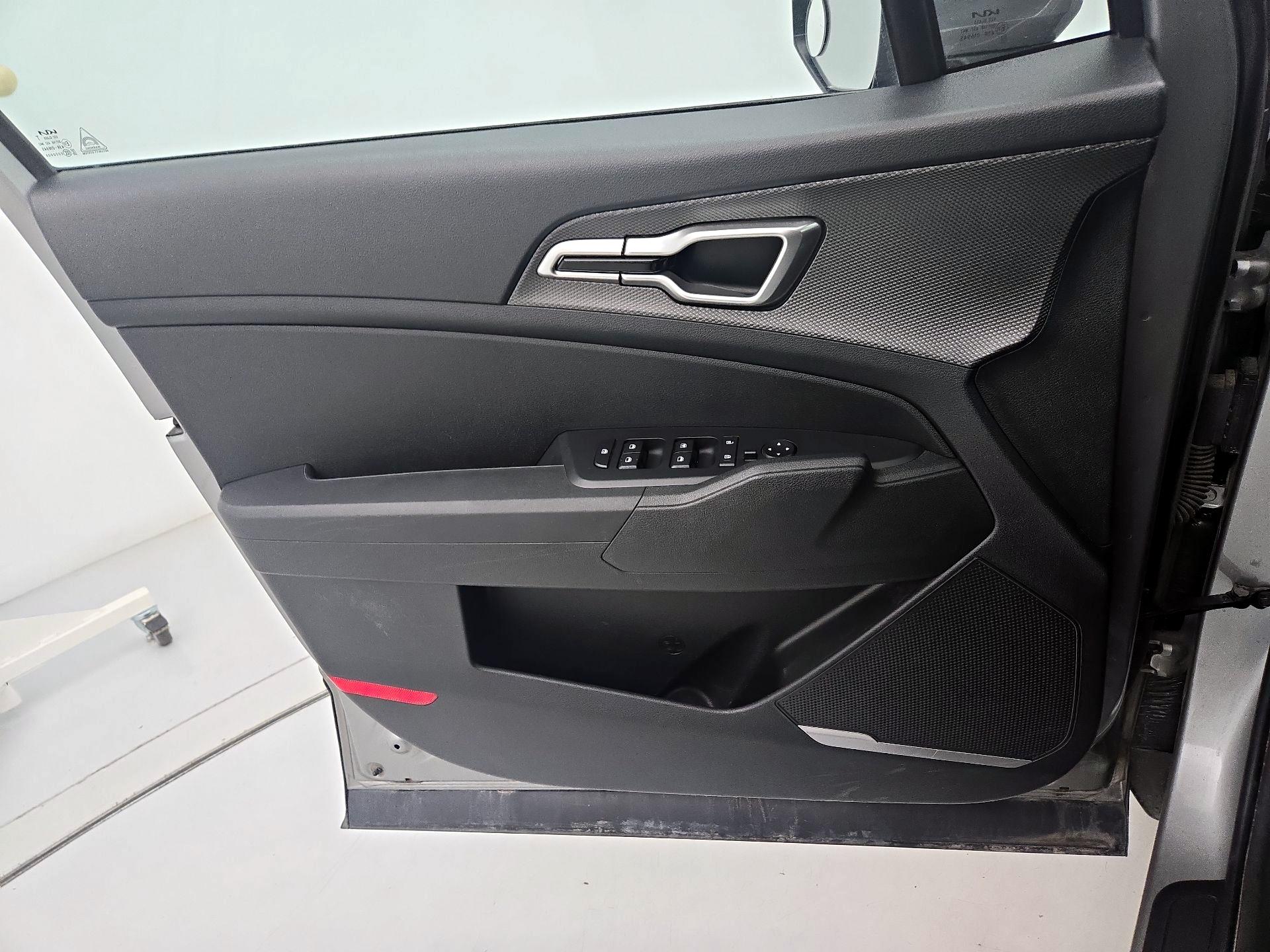 Thumbnail: 2023 Kia Sportage - 10