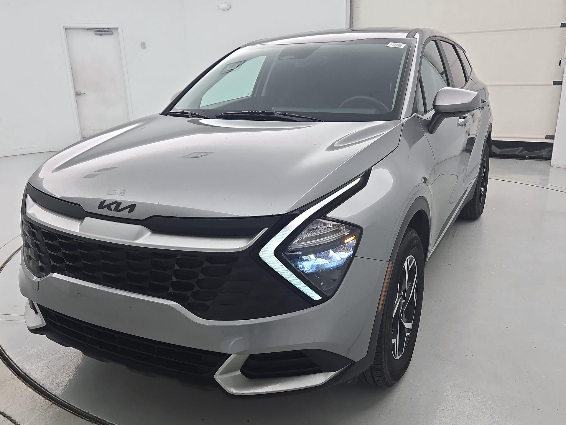 Thumbnail: 2023 Kia Sportage - 3