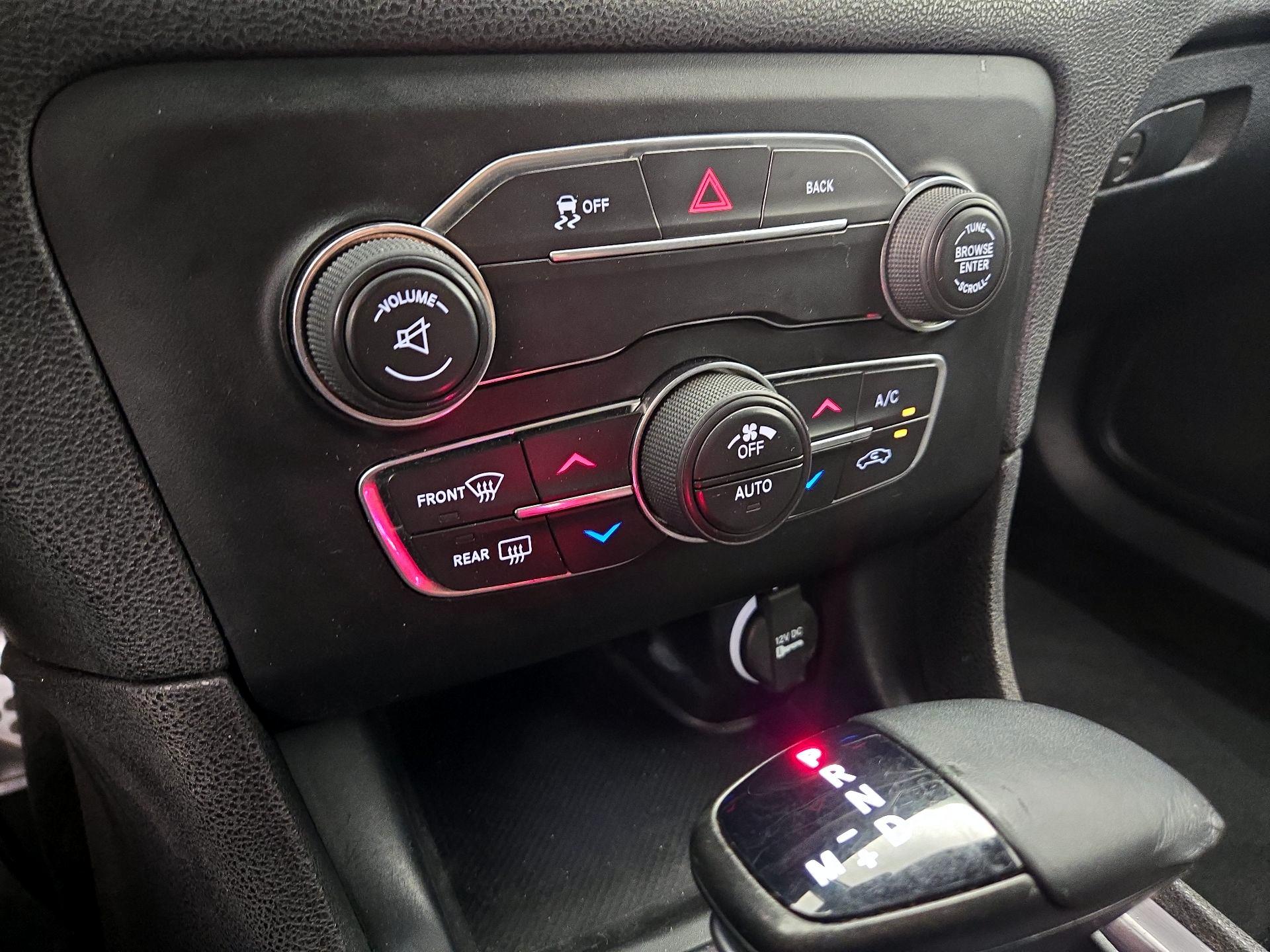 Thumbnail: 2016 Dodge Charger - 17
