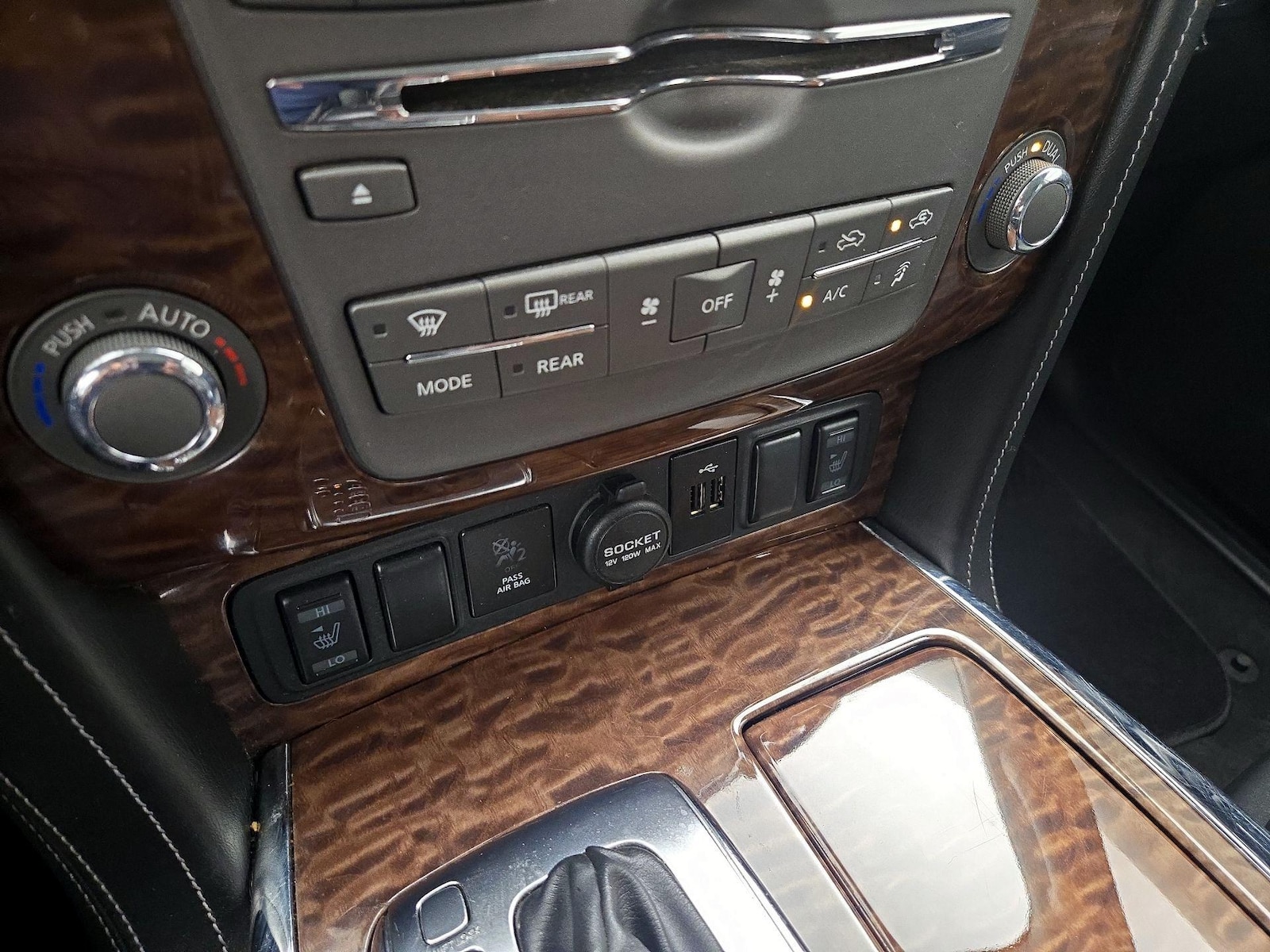 2020 Nissan Armada SL - Photo 18