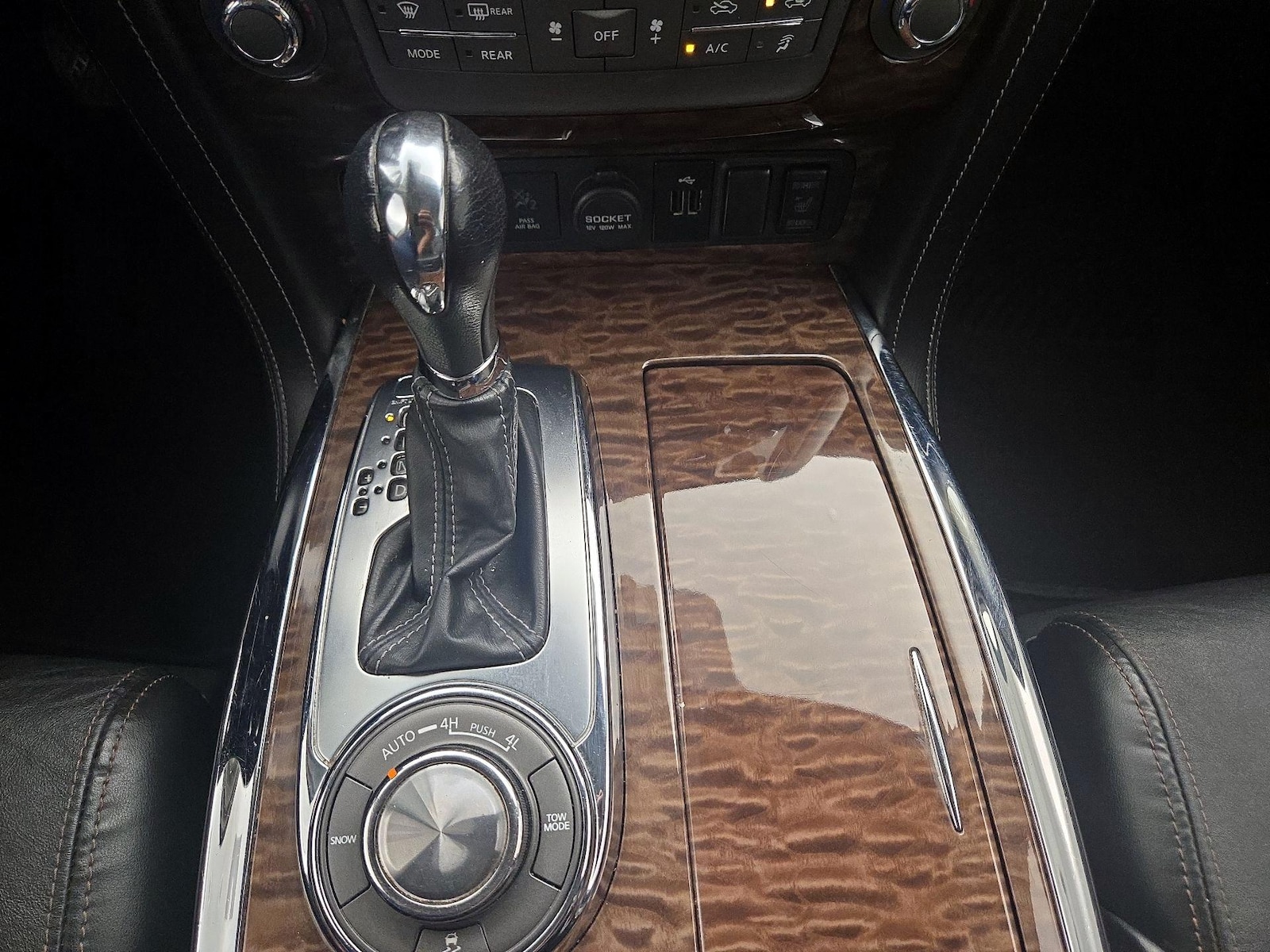 2020 Nissan Armada SL - Photo 19