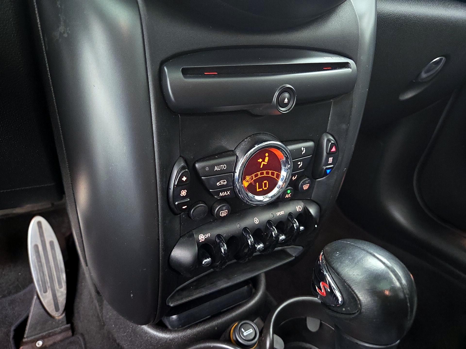 Thumbnail: 2015 MINI Cooper Countryman - 14