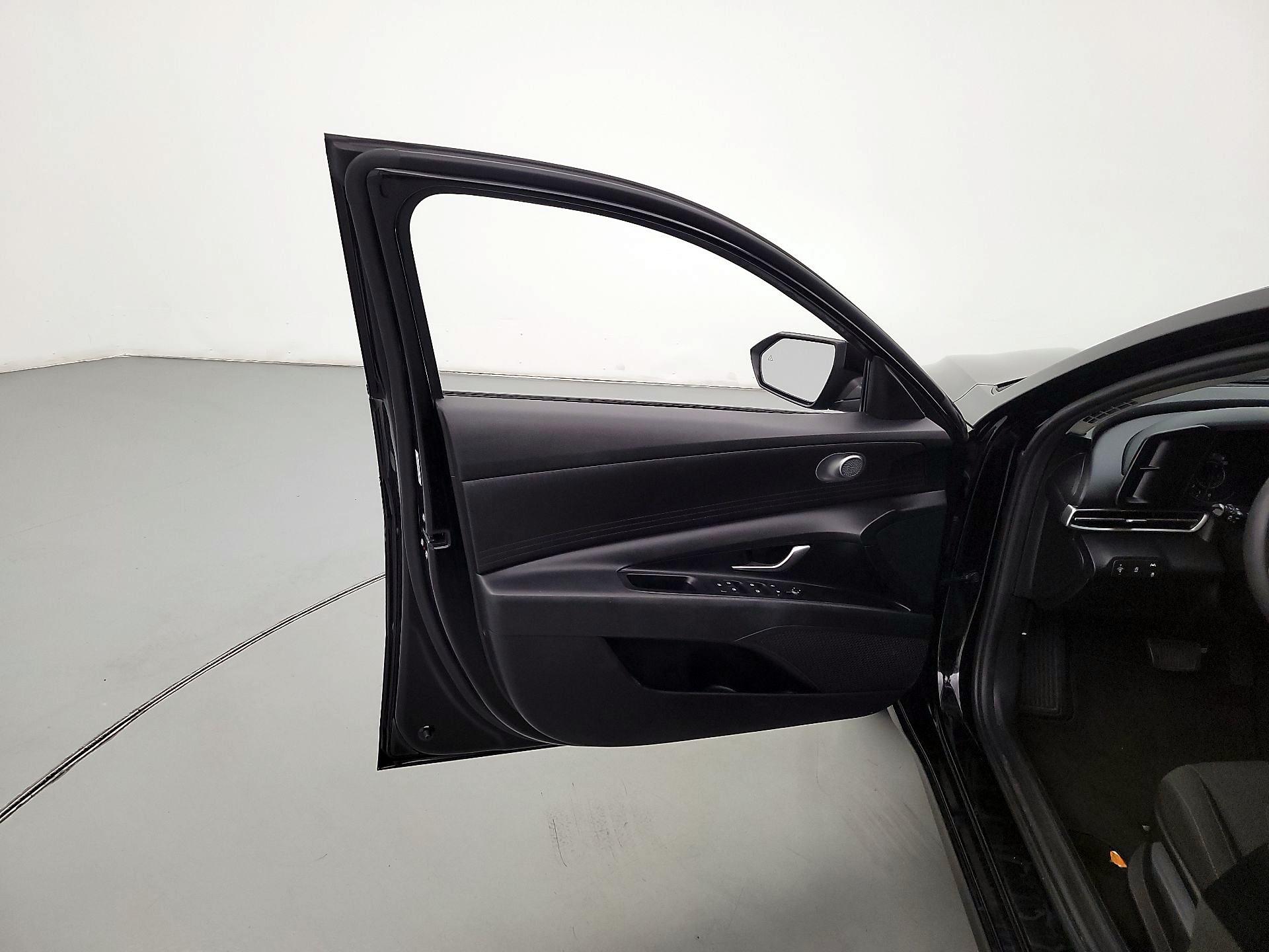 Thumbnail: 2022 Hyundai Elantra - 12