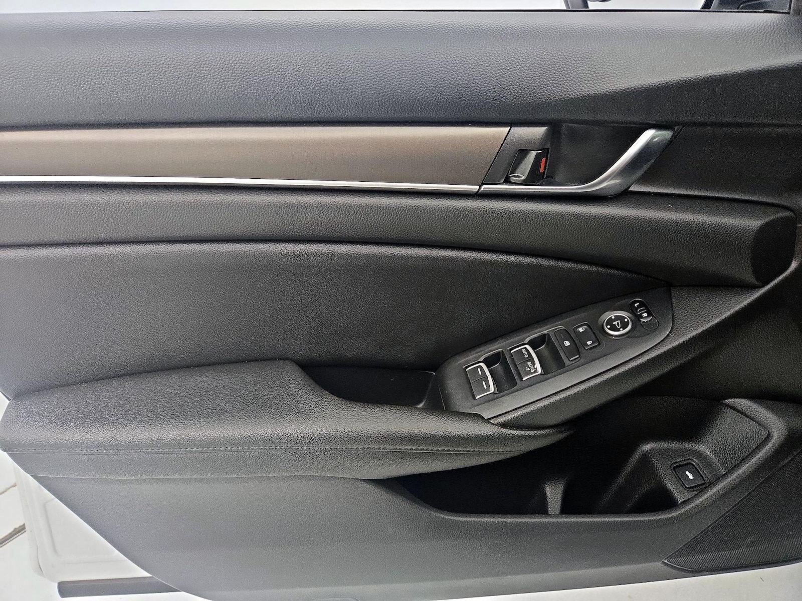 2019 Honda Accord LX - Photo 11