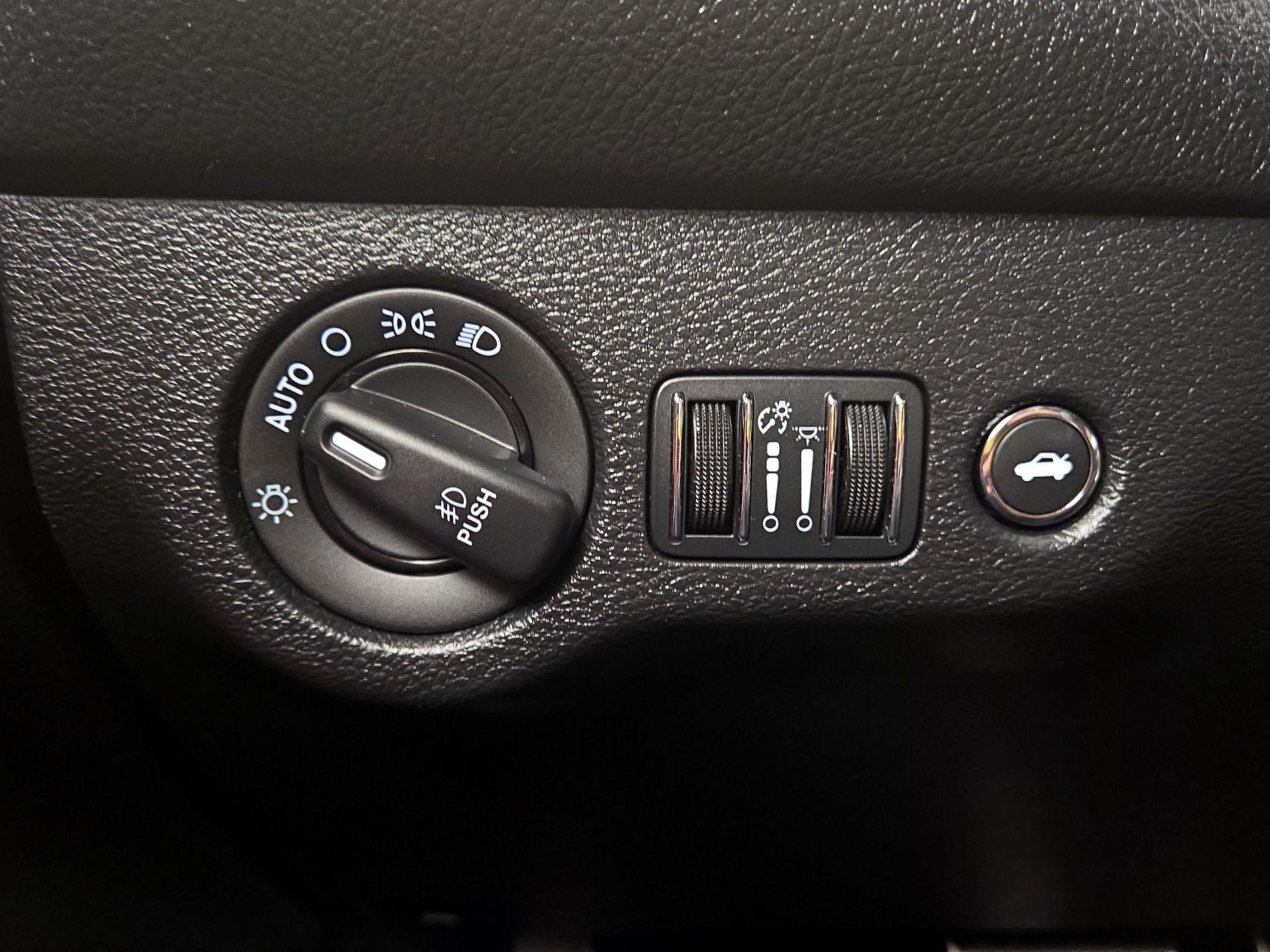 Thumbnail: 2015 Dodge Challenger - 11
